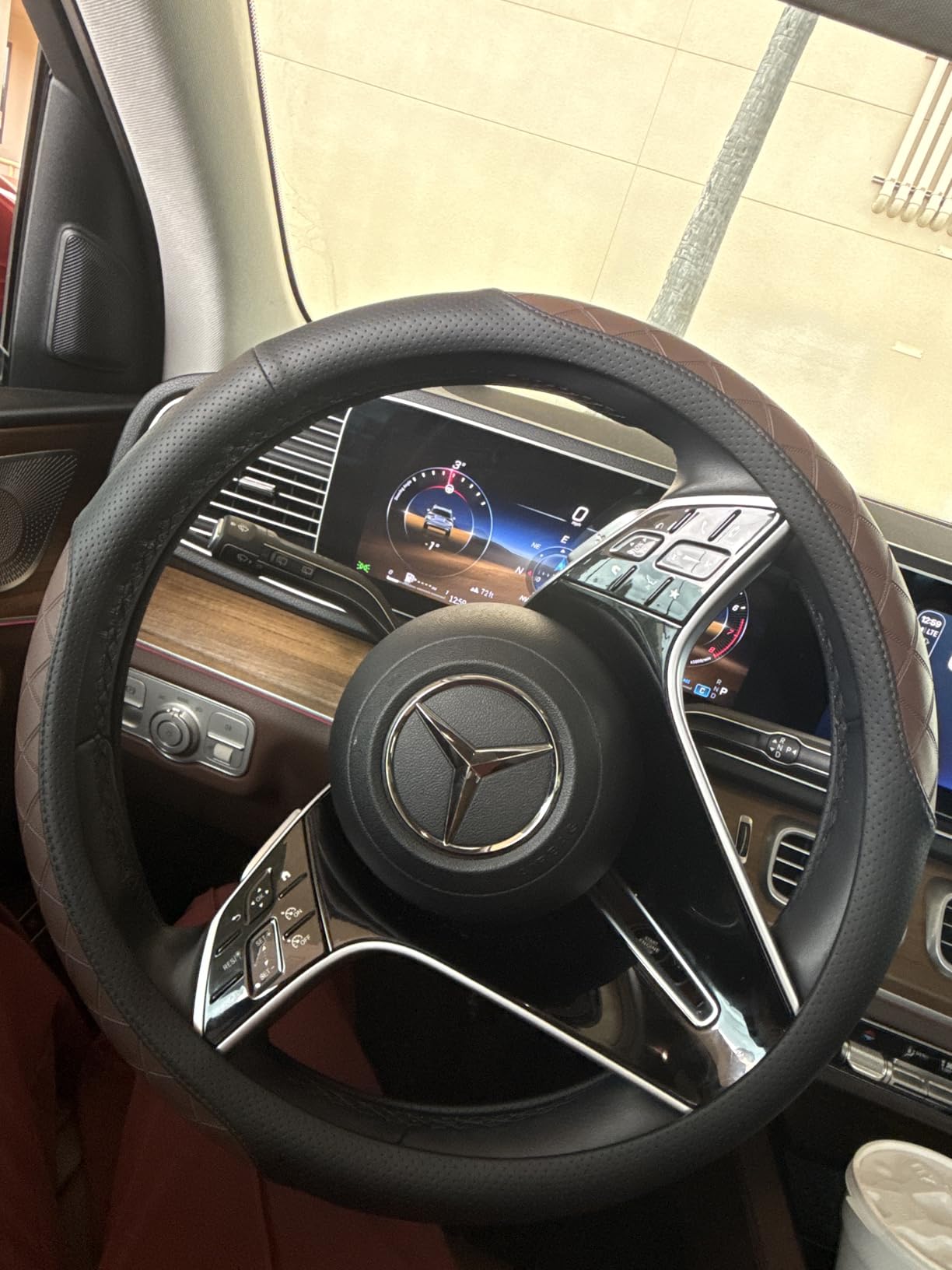 LKWLIKEI Nappa Leather Steering Wheel Cover, Elegant Diamond Checkered Design, Non-Slip wear-Resistant, Enhance Driving Comfort, Suitable for Steering Wheel Diameter 14 1/2'-15' Models (Black Brown) customer photo 2