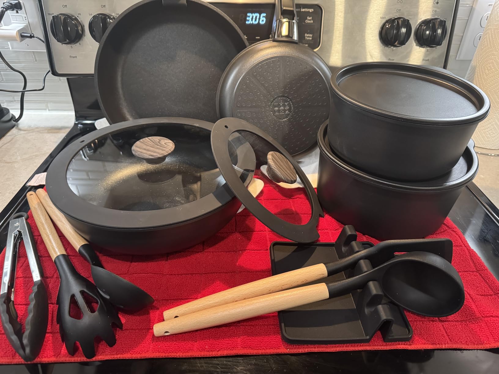 Astercook 21 Pcs Pots and Pans Set Non Stick, Ceramic Cookware Set Detachable Handle, RV Kitchen Cooking Set Removable Handles, Oven Safe, Induction Ready, Stackable, Black customer photo 1