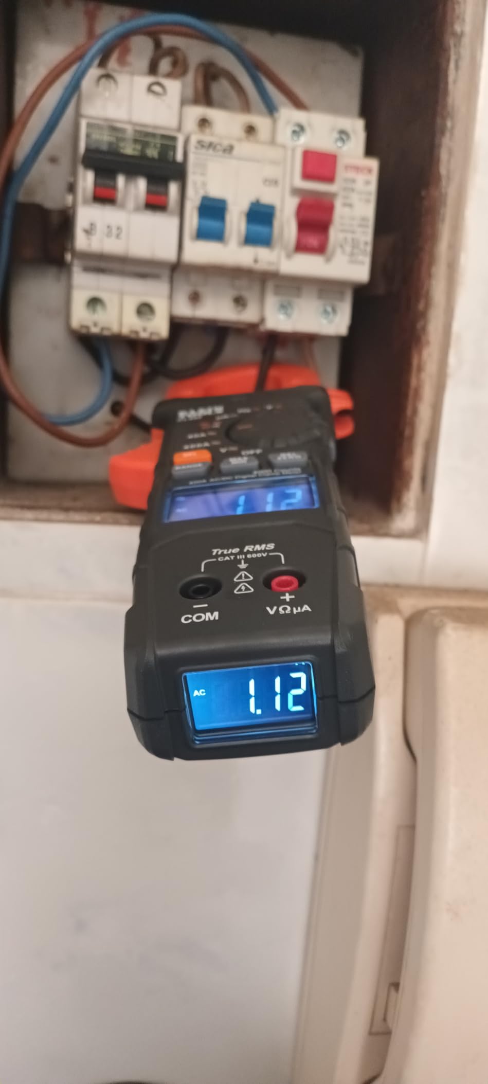 Klein Tools CL490 AC/DC Digital Clamp Meter with TRMS, Dual Display, Auto-Ranging, Current, Voltage, Resistance, Continuity, NCVT Detection, and Reverse Contrast LCD customer photo 1