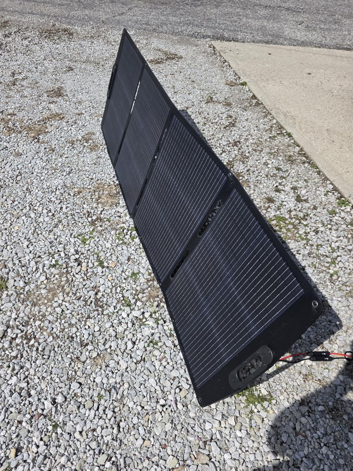 ECO-WORTHY 200W Portable Solar Panel for Power Stations, IP65 Waterproof & Lightweight with Adjustable Kickstand, 23% High Efficiency Foldable Solar Panel for Outdoor RV Camping Off Grid Emergency customer photo 1