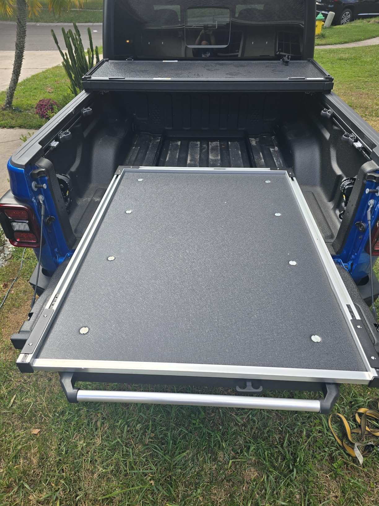 VEVOR Sliding Truck Bed Organizer, 63 x 47-Inch Heavy Duty Truck Bed Storage Drawer with 1000 lbs Capacity, Features 6 Movable Rings for Securing, 2-Position Slide Out Tray for Pickup Trucks, Black customer photo 1