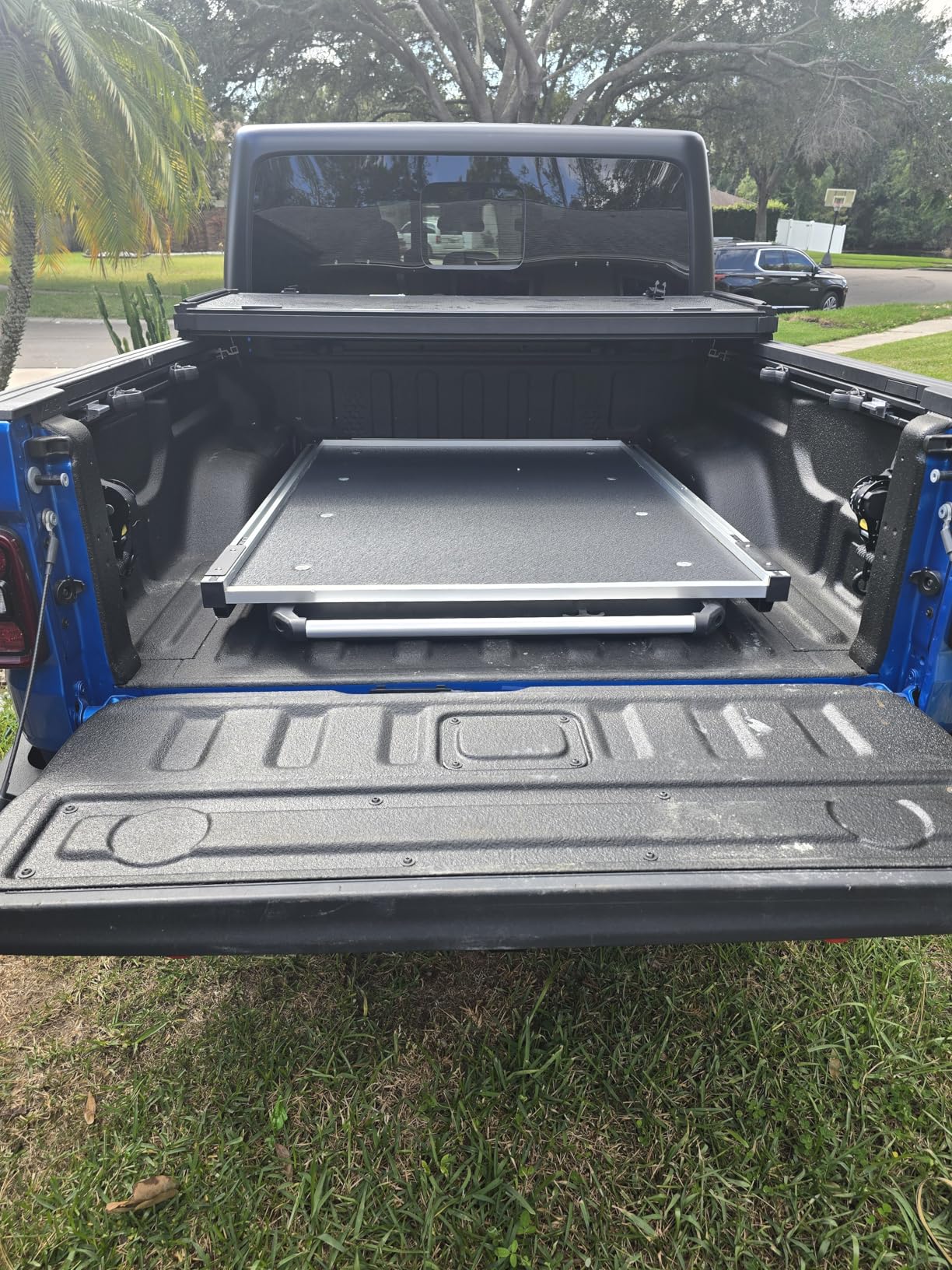 VEVOR Sliding Truck Bed Organizer, 63 x 47-Inch Heavy Duty Truck Bed Storage Drawer with 1000 lbs Capacity, Features 6 Movable Rings for Securing, 2-Position Slide Out Tray for Pickup Trucks, Black customer photo 2