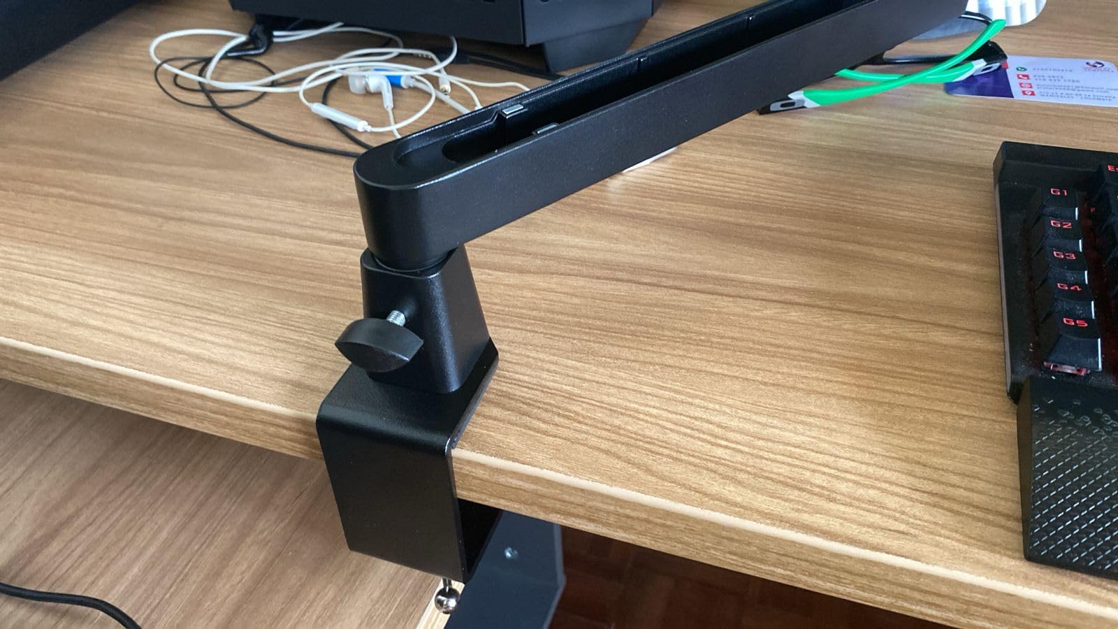 InnoGear 2026 Upgraded Microphone Boom Arm, Magnetic Cable Management Low Profile Mic Stand 360 Rotatable Desk Mount for Fifine AM8 K669B Blue Yeti HyperX QuadCast SoloCast AT2020, Black customer photo 2