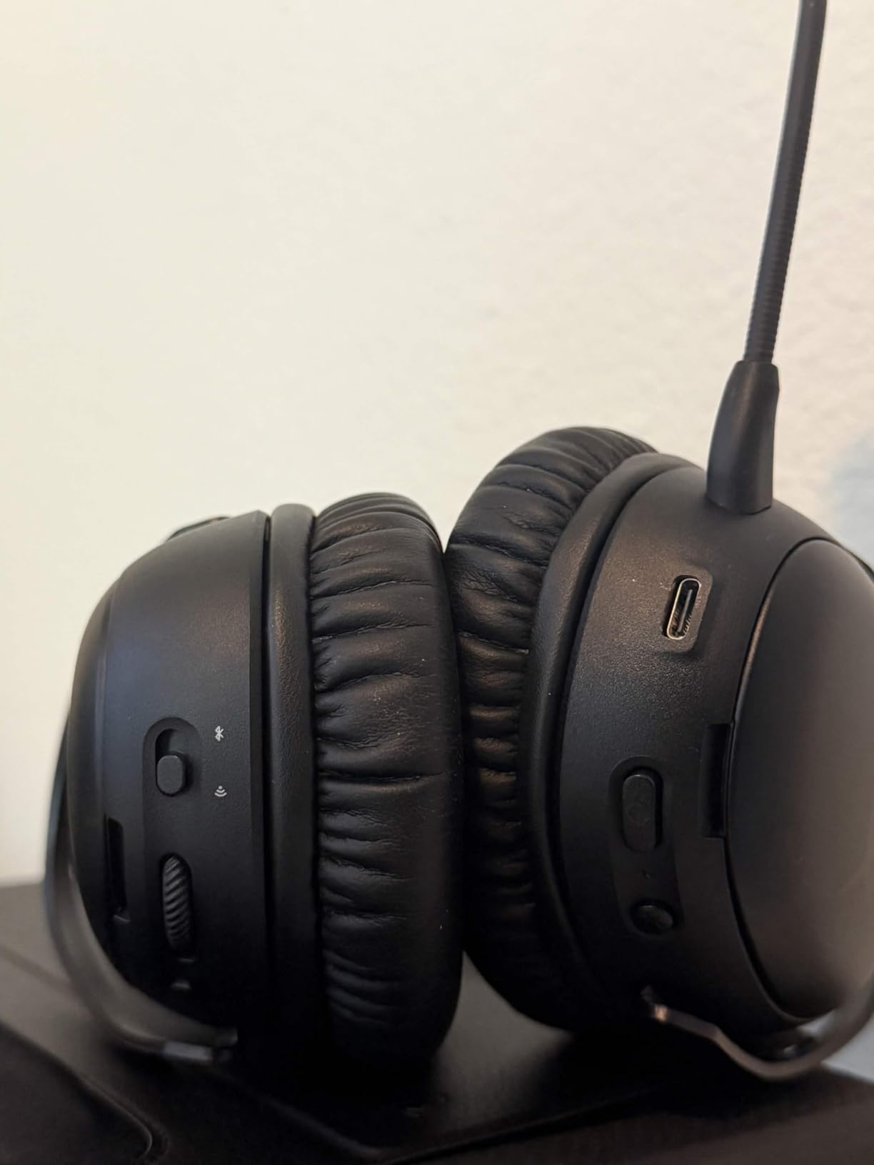 HyperX Cloud III S - Wireless Gaming Headset for Multi-Platform, 2.4GHz, Bluetooth, Battery Life up to 120 Hours 2.4GHz / 200 Hours Bluetooth, 53mm Angled Drivers, Detachable Mic - Black customer photo 1