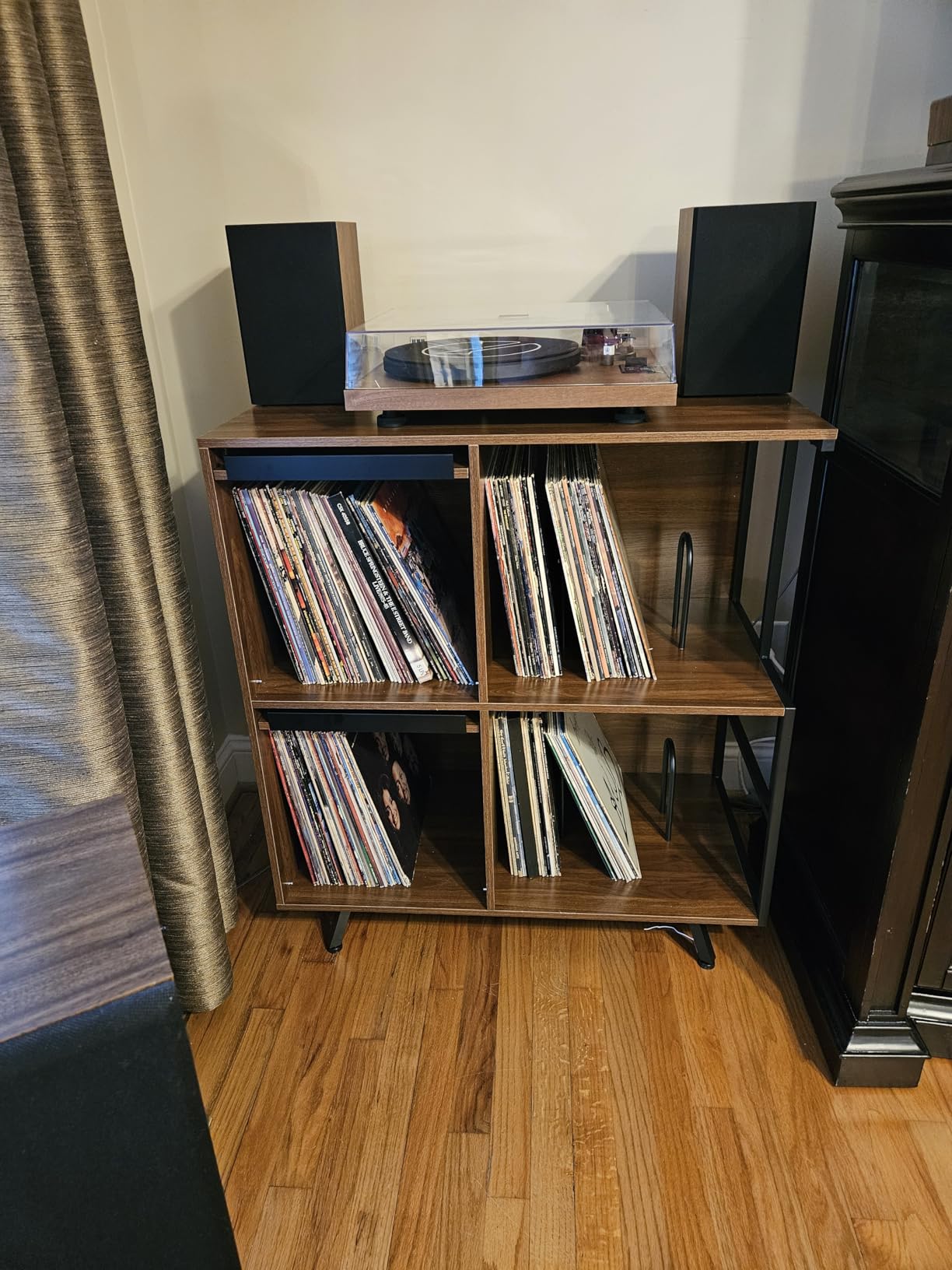 Faesun 3 Tier Flip Top Record Player Stand, Vinyl Record Storage Holds up to 300+ Albums, Large Record Player Cabinet customer photo 1