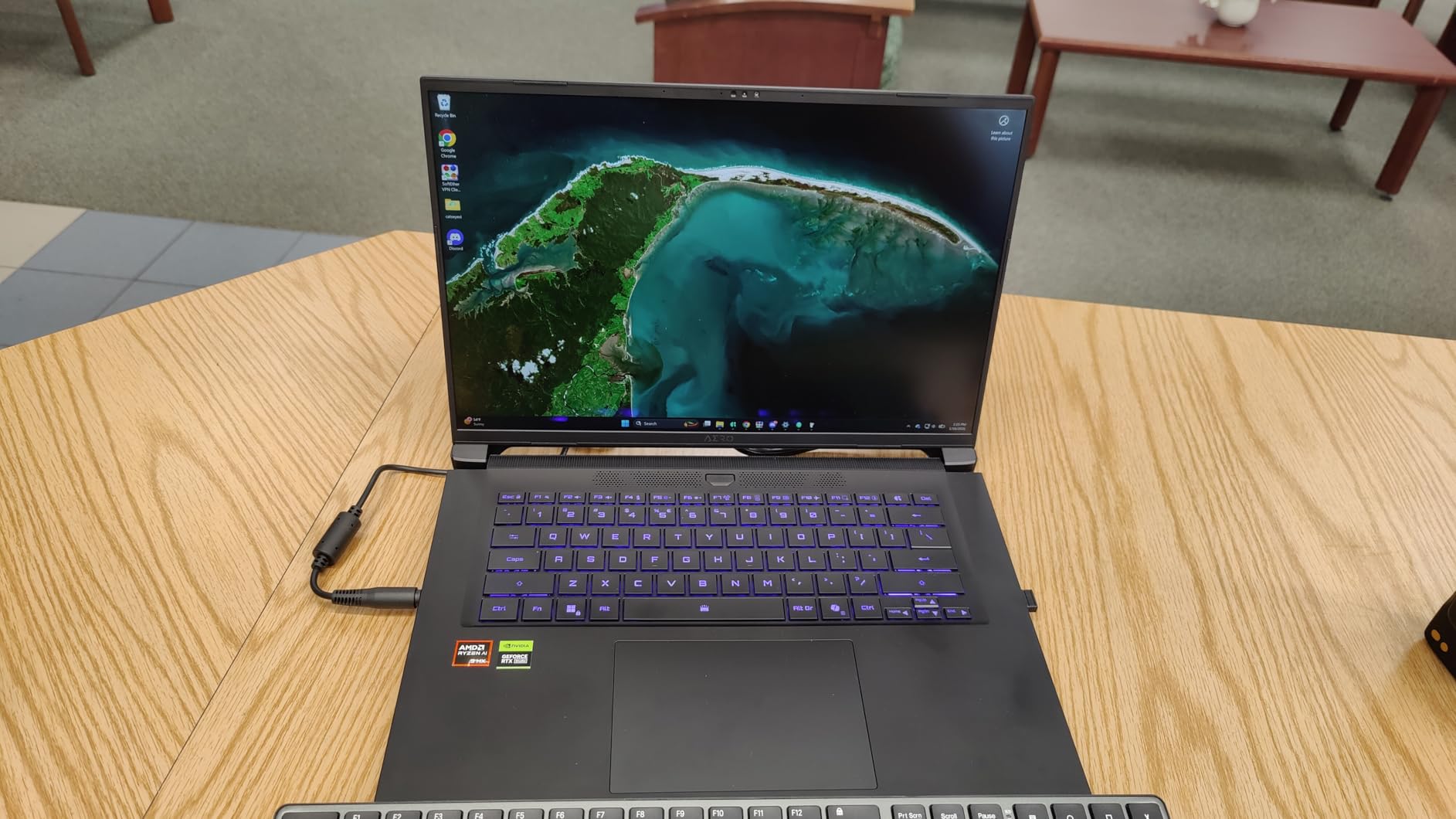GIGABYTE AERO X16, Copilot+ PC, 165Hz 2560x1600 WQXGA, NVIDIA GeForce RTX 5070, AMD Ryzen AI 9 HX 370, 1TB SSD, 32GB DDR5 RAM, Windows 11 Home customer photo 1
