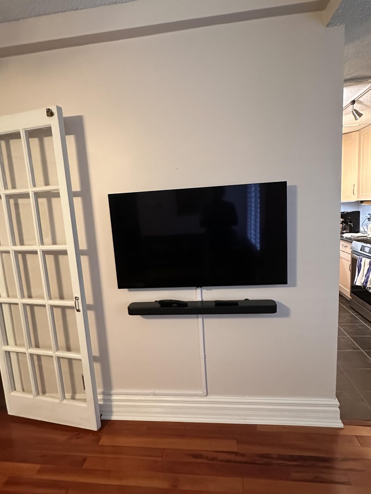 JBL Bar 300MK2-5.0 Channel All-in-one soundbar with Dolby Atmos, MultiBeam 3.0 & PureVoice 2.0 customer photo 2