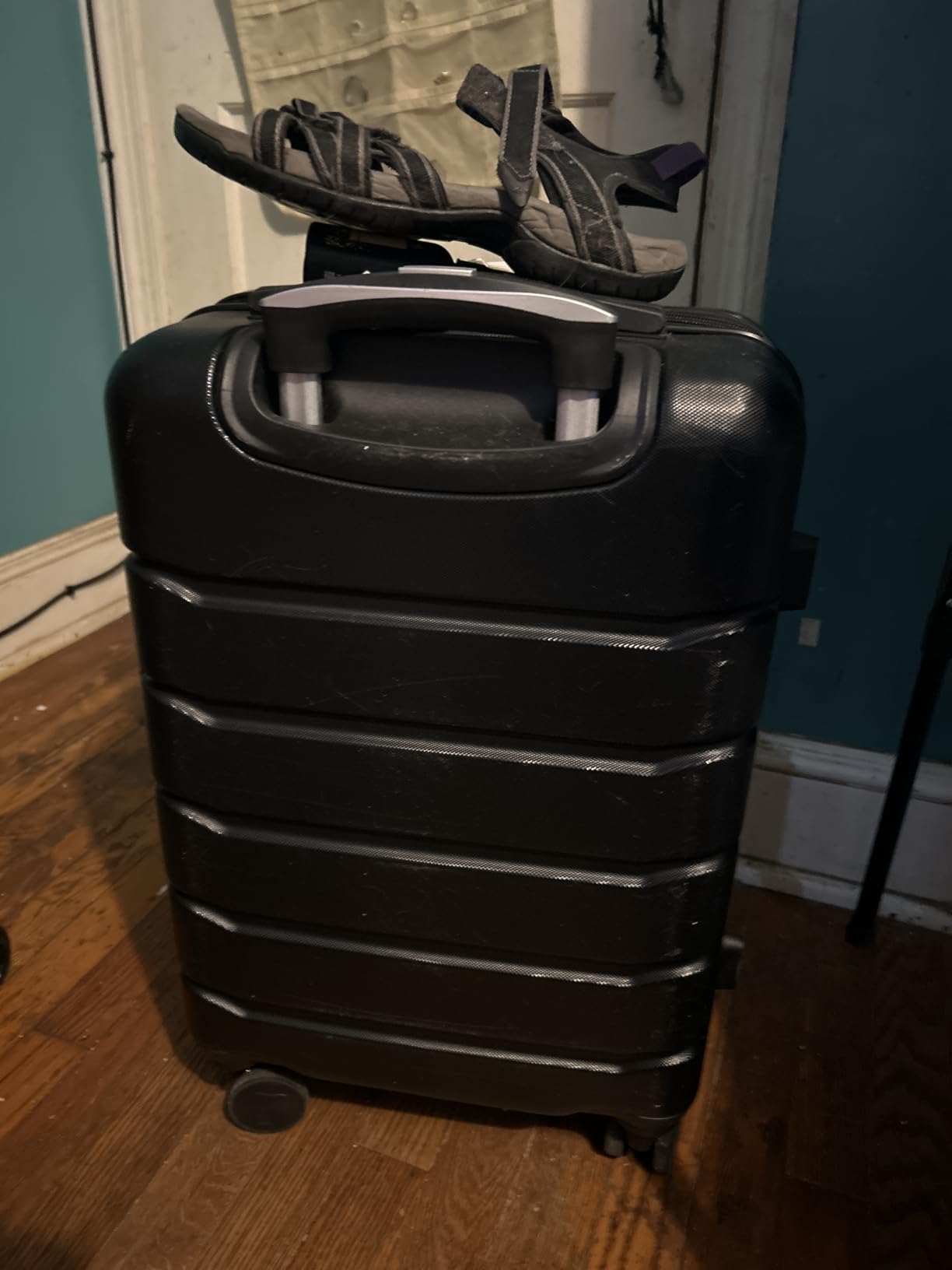 Sweetcrispy Carry on Luggage, Hard Shell ABS Suitcase with Double Spinner Wheels, Lightweight Expandable Rolling Suit Case with TSA Lock, 21 Inch Charcoal Black customer photo 2