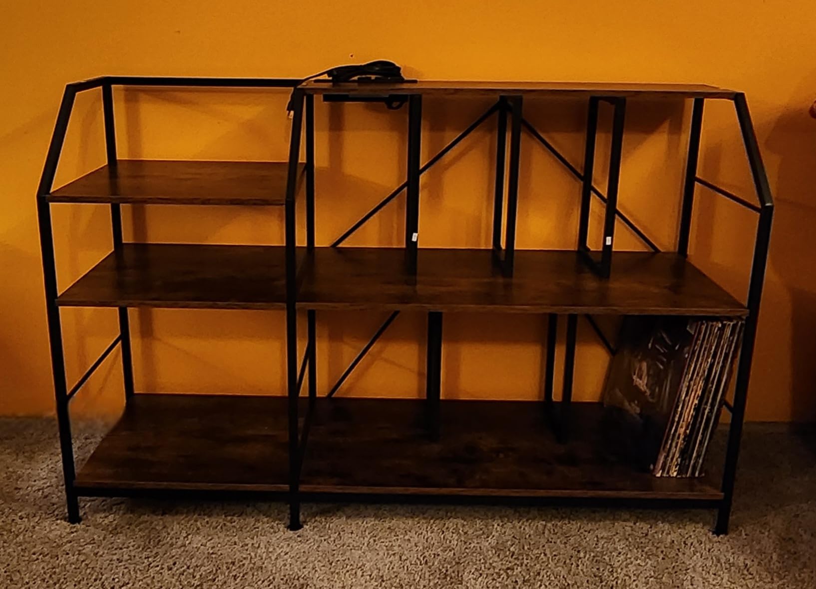 Faesun Large Record Player Stand with Vinyl Record Storage & Power Outlets, 500+ Albums Storage Cabinet, 3-Tier Turntable Stand customer photo 1