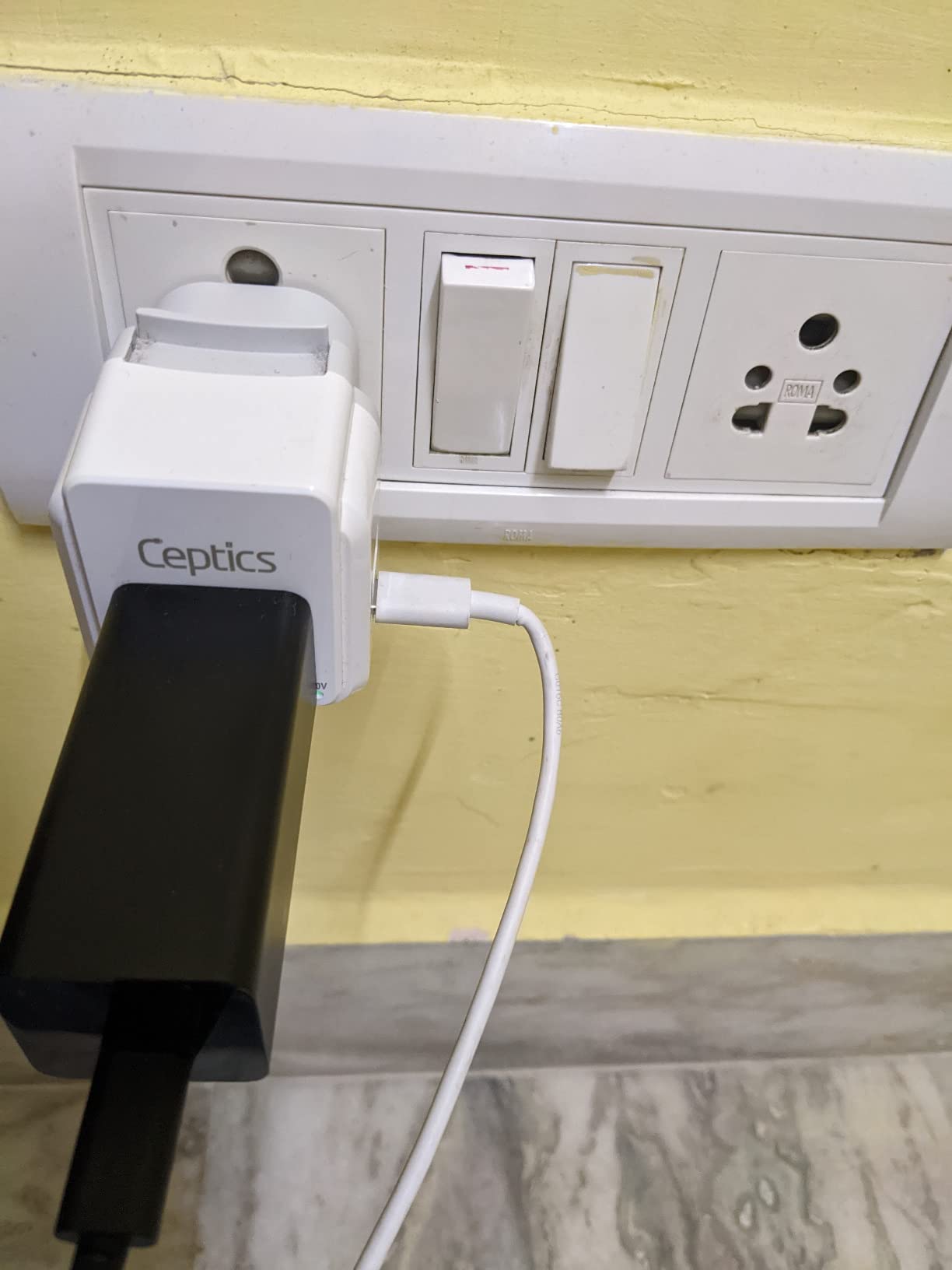 Ceptics GAN 100W Universal Travel Adapter with Retractable USB-C Cable, 2X USB-A & C, Universal Input and 1x USA/JP Input, 7 in 1 Universal Adapter for Worldwide Travel - Type A, C, G, I Output customer photo 2