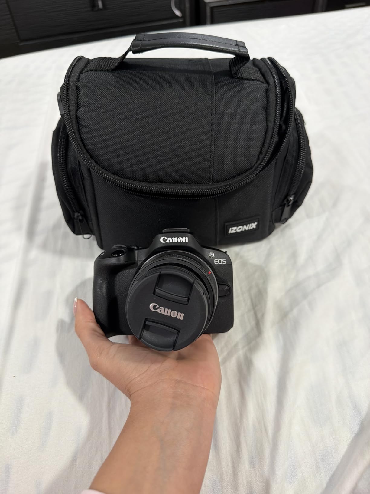 Canon EOS R50 Mirrorless Camera Kit - APS-C RF Camera with 18-45mm Lens, 4K Video, Dual Pixel AF II & Vari-Angle Touchscreen (5811C012) + Shoulder Bag + 64GB Memory Card customer photo 1