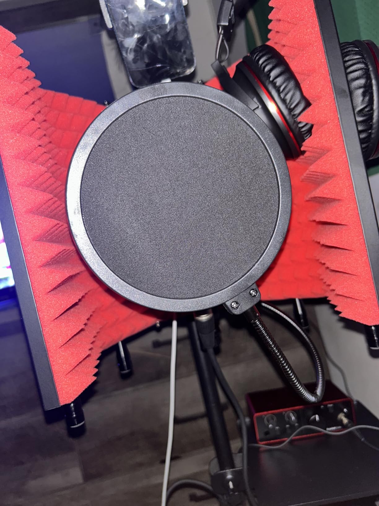 SYLPHID Microphone Isolation Shield with Pop Filter & Stand and Phone Clip, Foldable Triple Layer Sound Proofing, Studio Mic Cover for Recording, Podcasting, Streaming, Singing, YouTube Videos Black customer photo 1