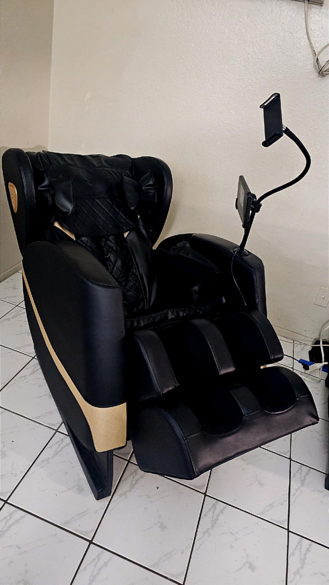 FURNIMAT 2026 Massage Chair Full Body, Zero Gravity Massage Chair with 10 Fix Rollers, Airbags, Heating, Foot Massage, Auto Modes, Bluetooth Speaker, Smart Screen Controller (Upgraded Version) customer photo 2