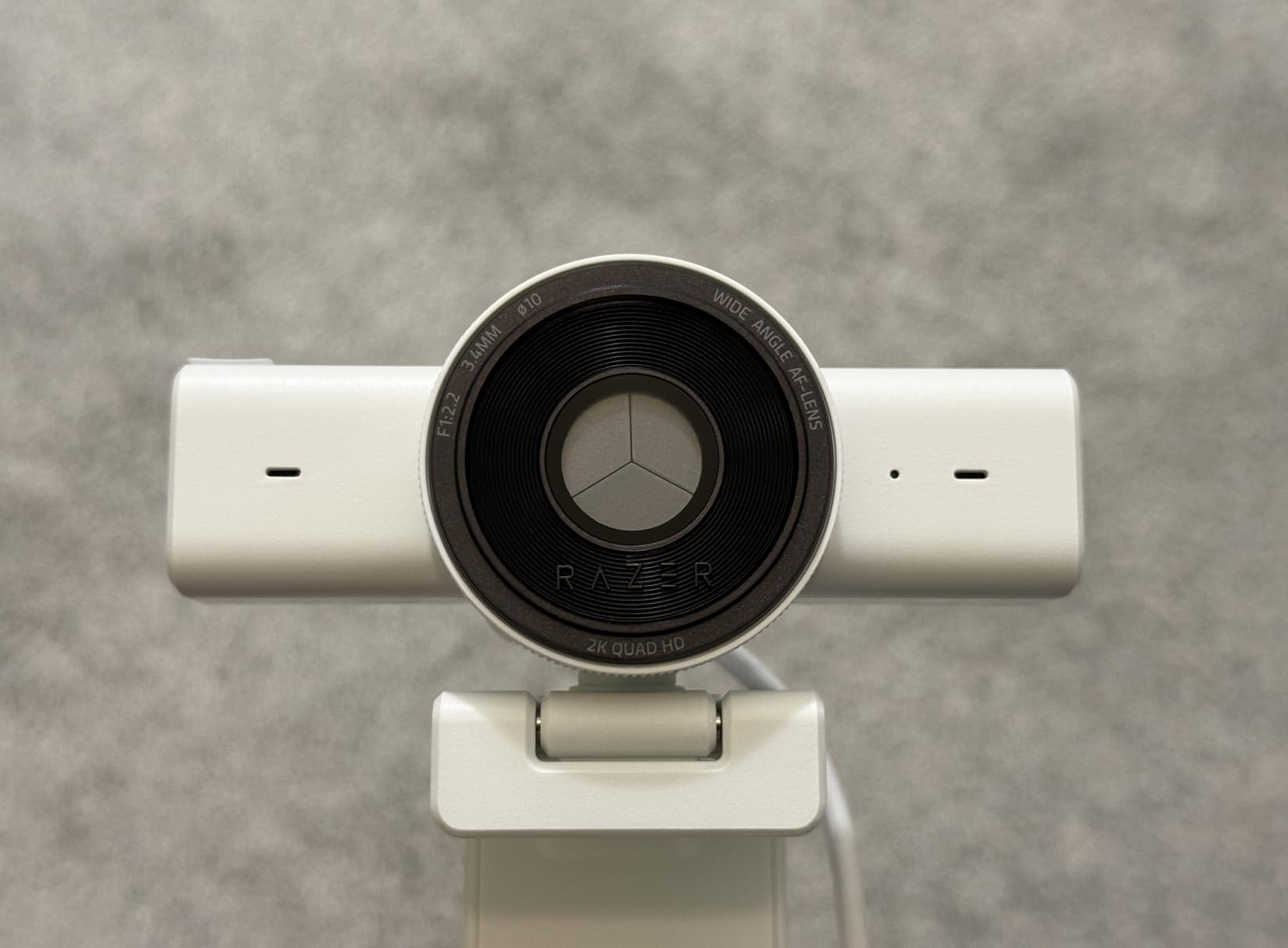 Razer Kiyo V2 X Streaming Webcam: 1440p 60 FPS - Auto Focus - Built-in Microphone - Wide Angle Lense - Integrated Privacy Shutter - Works with OBS, Xsplit, Streamlabs, Discord, Zoom, Teams - Black customer photo 1