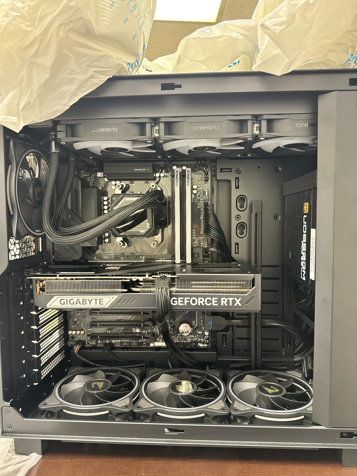 GIGABYTE AORUS Gaming Desktop PC, AMD Ryzen 7 9700X, RTX 5070 Ti, 32GB DDR5, 2TB SSD, Windows 11, AORUS Prime 5 AP5A7N7T-5000 customer photo 1
