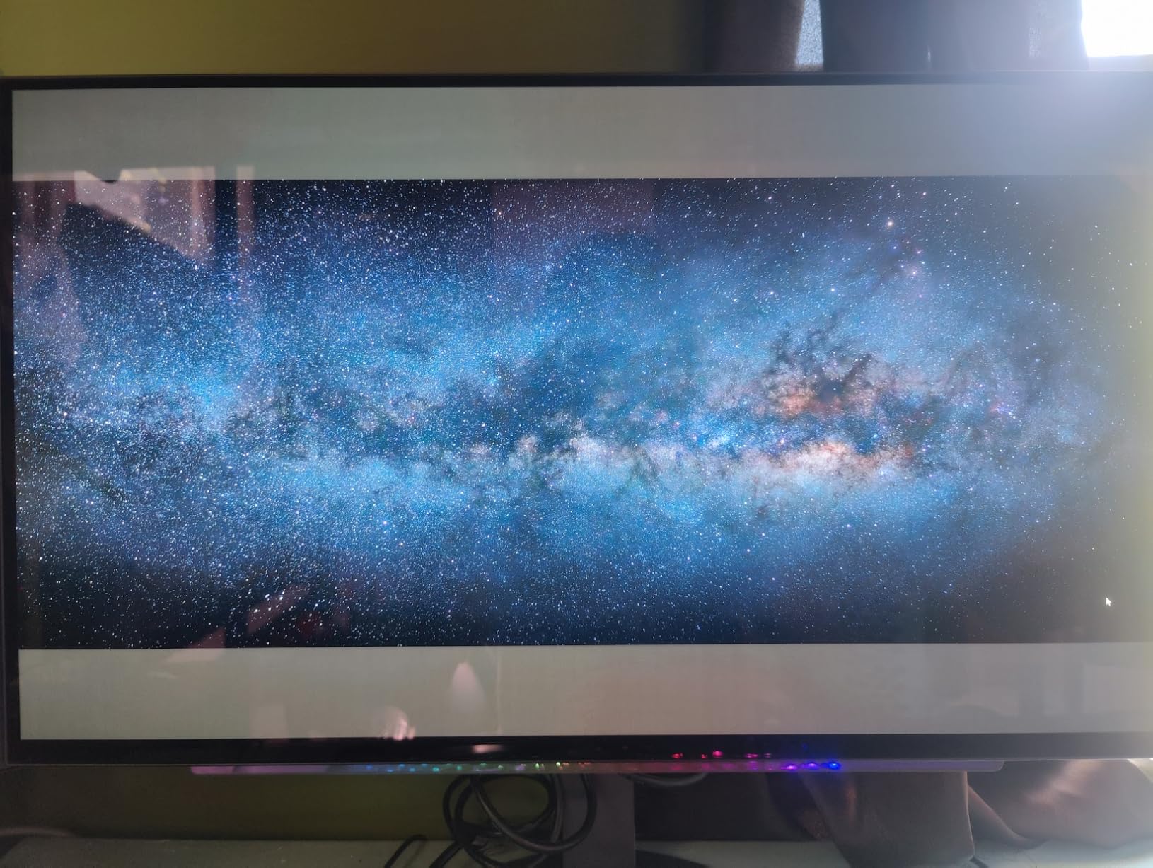 LG 27GX704A-B 27-inch Ultragear QHD (2650x1440) OLED Gaming Monitor 240Hz, 0.03ms, NVIDIA G-Sync Compatible, AMD FreeSync Premium Pro, VESA Display HDR TrueBlack400 customer photo 1
