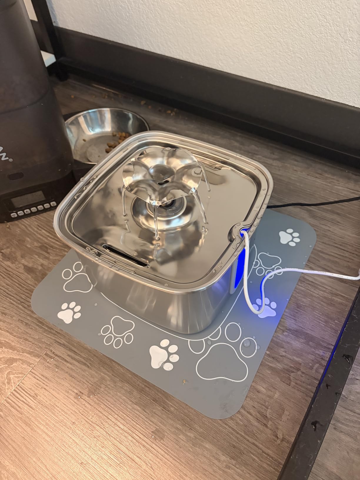Veken Innovation Award Winner Stainless Steel Cat Water Fountain, 108oz/3.2L Automatic Pet Fountain Dog Water Dispenser with 3 Replacement Filters & Silicone Mat, Gifts for Cats, Dogs (Silver) customer photo 2