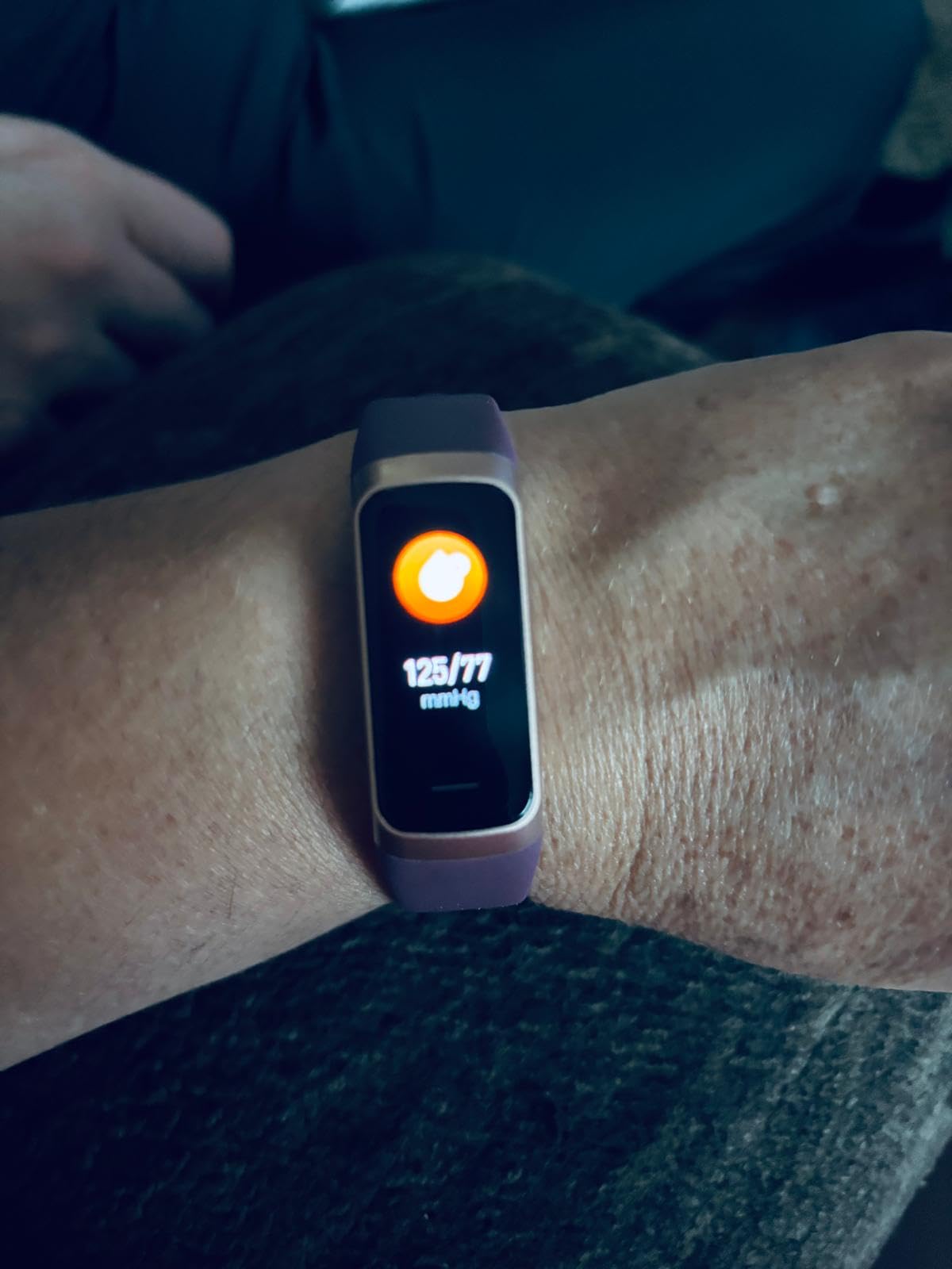 Fitness Tracker with 24/7Heart Rate, Blood Pressure, Sleep Tracking, Calorie, Activity Tracker with 1.1