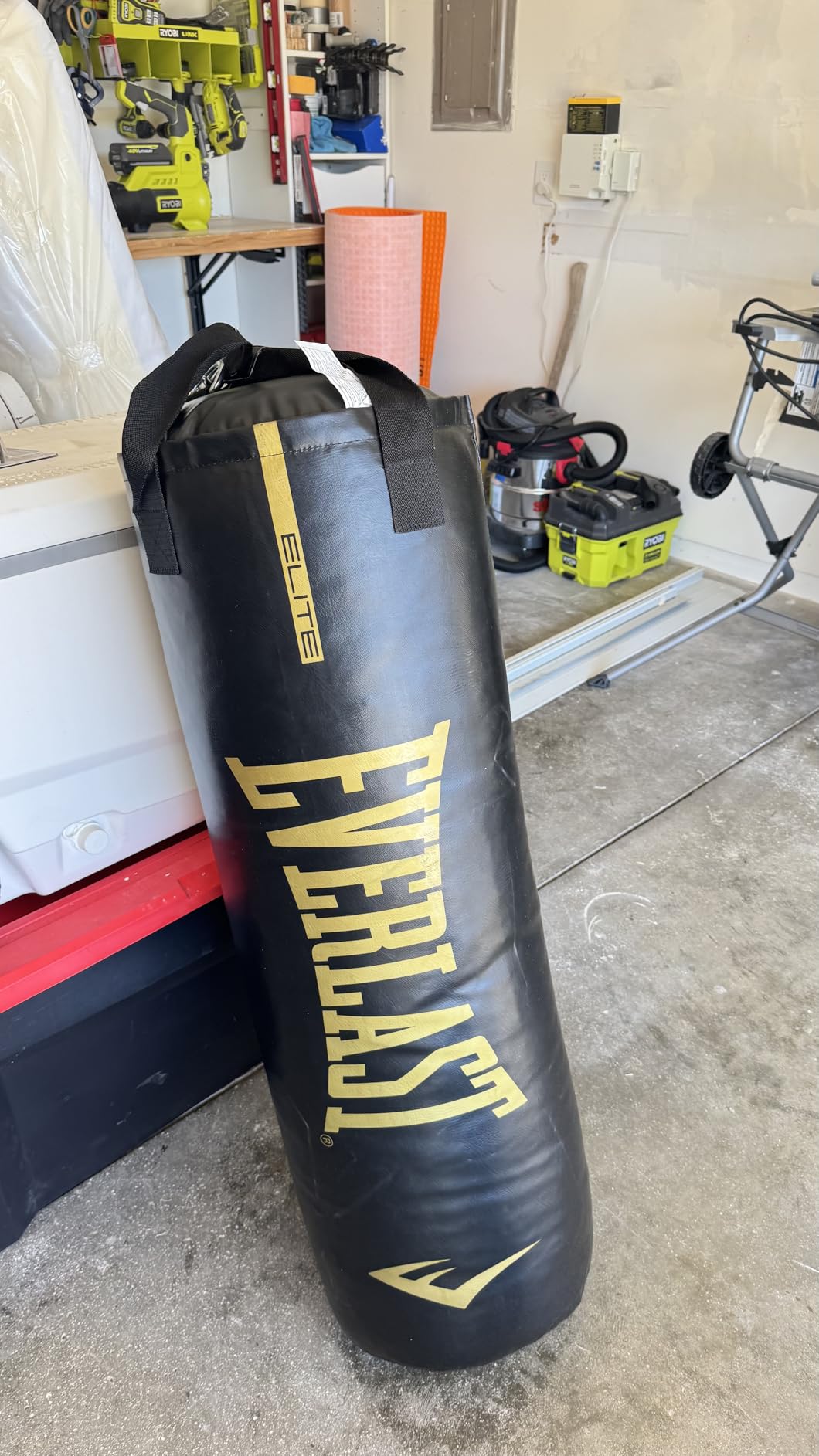 Everlast Elite Punching Bag - Hanging Heavy Bag for Adults with Dual Strap System | Durable Boxing Bag for Boxing, MMA, Muay Thai, Home Gym Training customer photo 1
