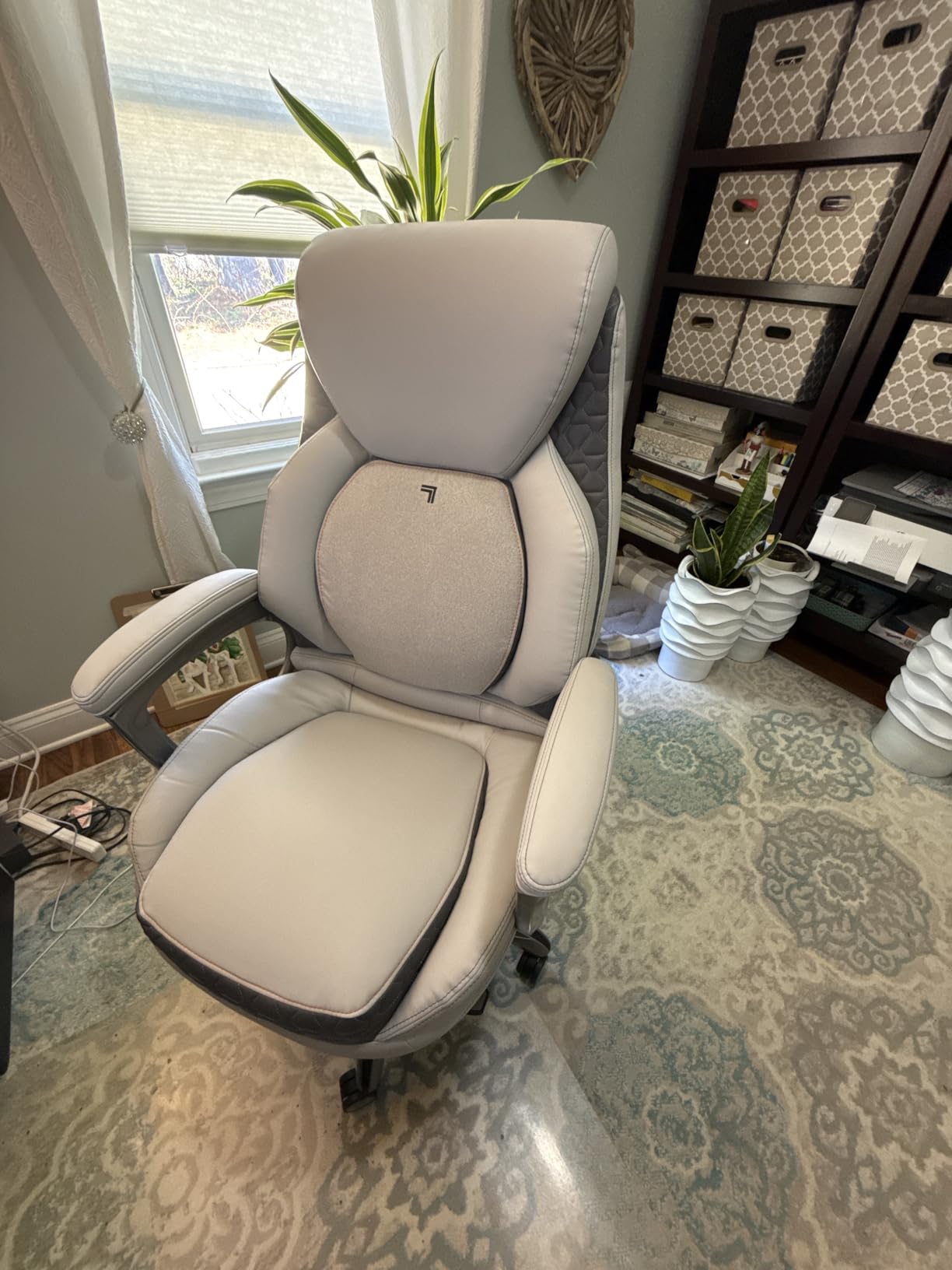 Sharper Image S600 Active Lumbar Ergonomic Bonded Leather Swivel Executive Massage Chair, White/Gray customer photo 2