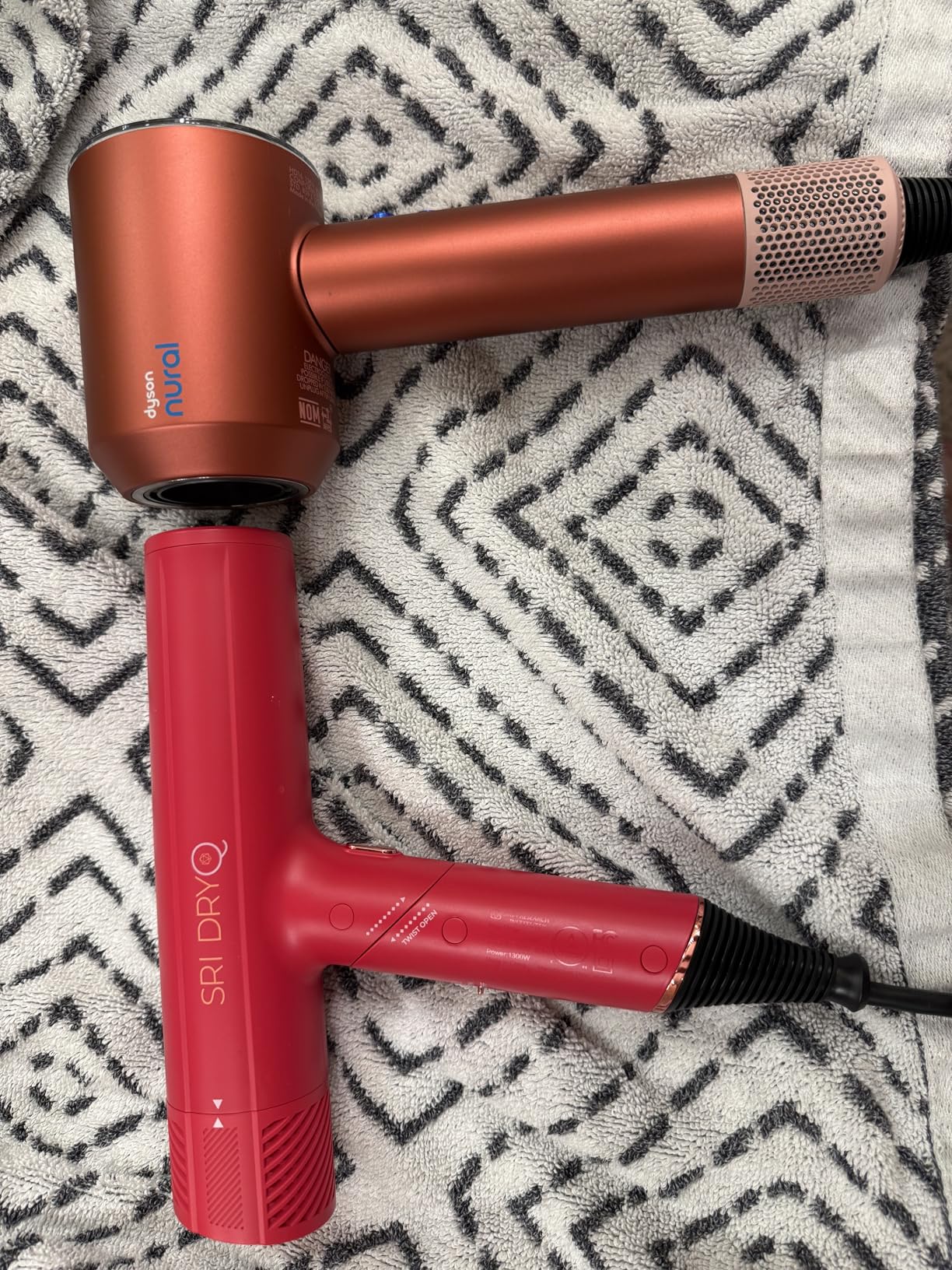 SRILabs DryQ 'Smart' Hair Dryer - Super Lightweight, Foldable - Powerful, Quiet Motor - Infrared & Ionic Technology - 3 Magnetic Attachments - Heat Control with Locking Switch customer photo 2