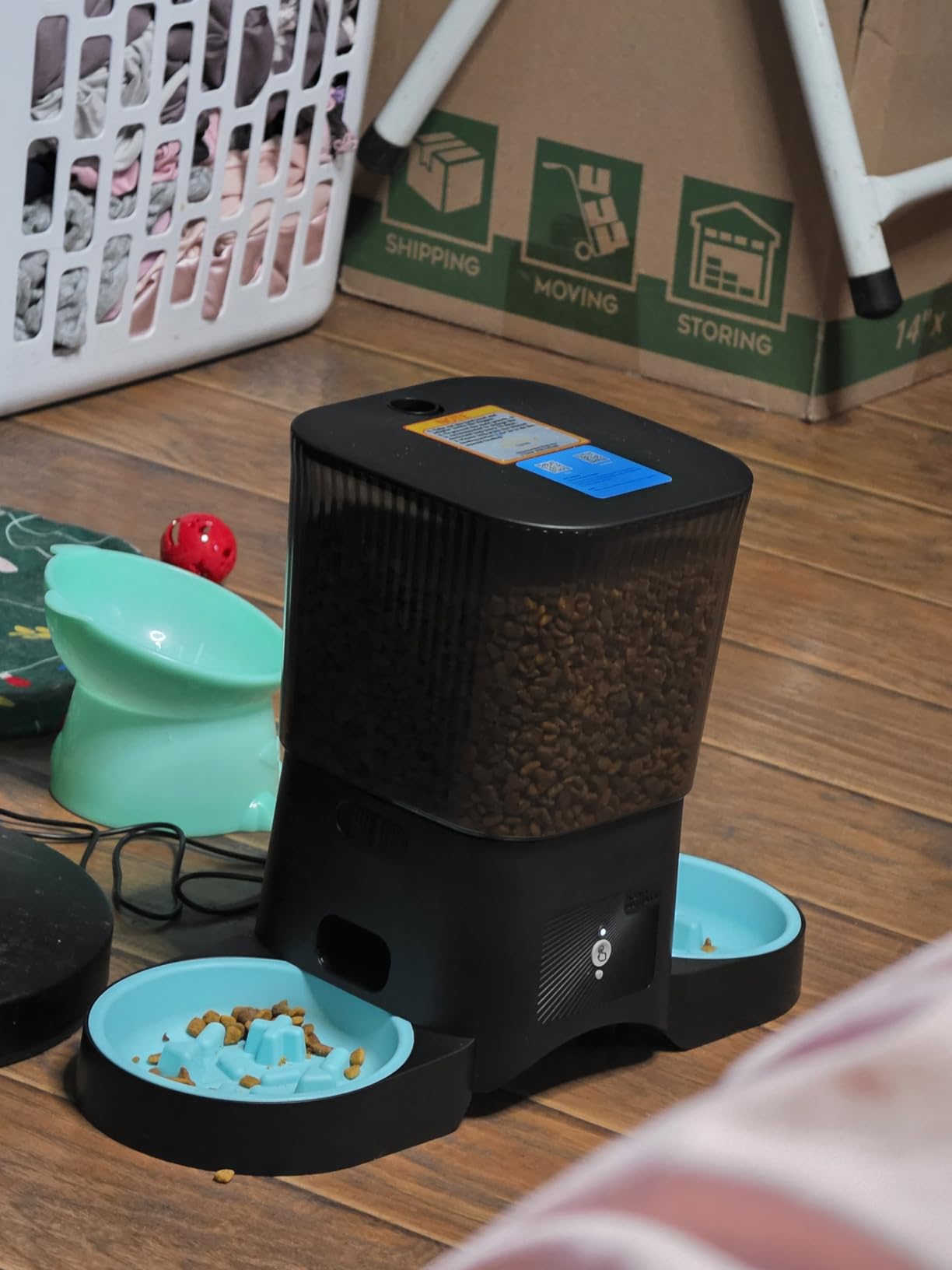 HoneyGuaridan Automatic Cat Feeder for 2 Cats, 3.5L Dual Cat Food Dispenser, 2.4G/5G WiFi APP Control for Multiple Cats, 2 Stainless Steel Bowls & 2 Slow Feeder Anti-Choking Bowls, Dual Power customer photo 1