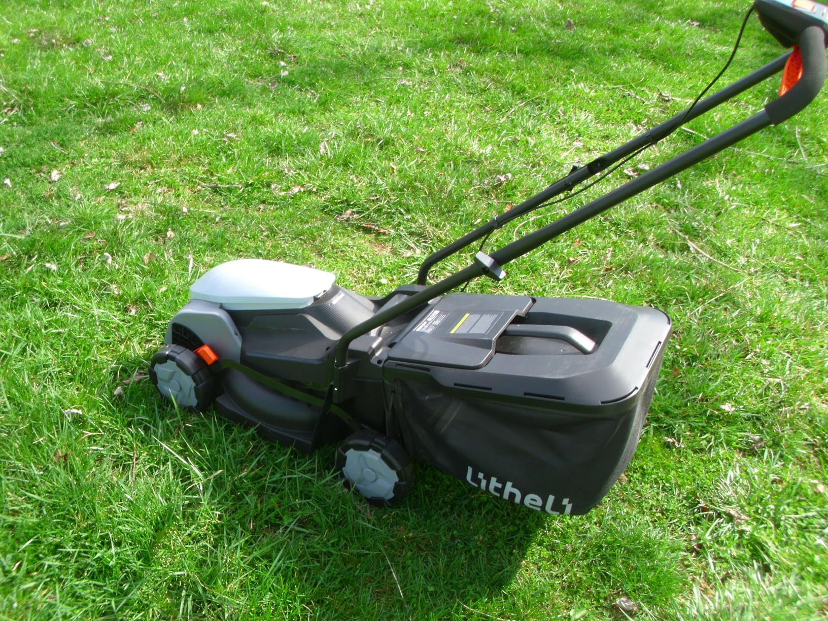 Litheli 14 Inch Cordless Lawn Mower, Brushless Battery Powered Push Mower with 5.0Ah Battery, 5-Position Height, 8-Gallon Bag, Lightweight Grass Cutter for Small to Mid-Sized Yards customer photo 1