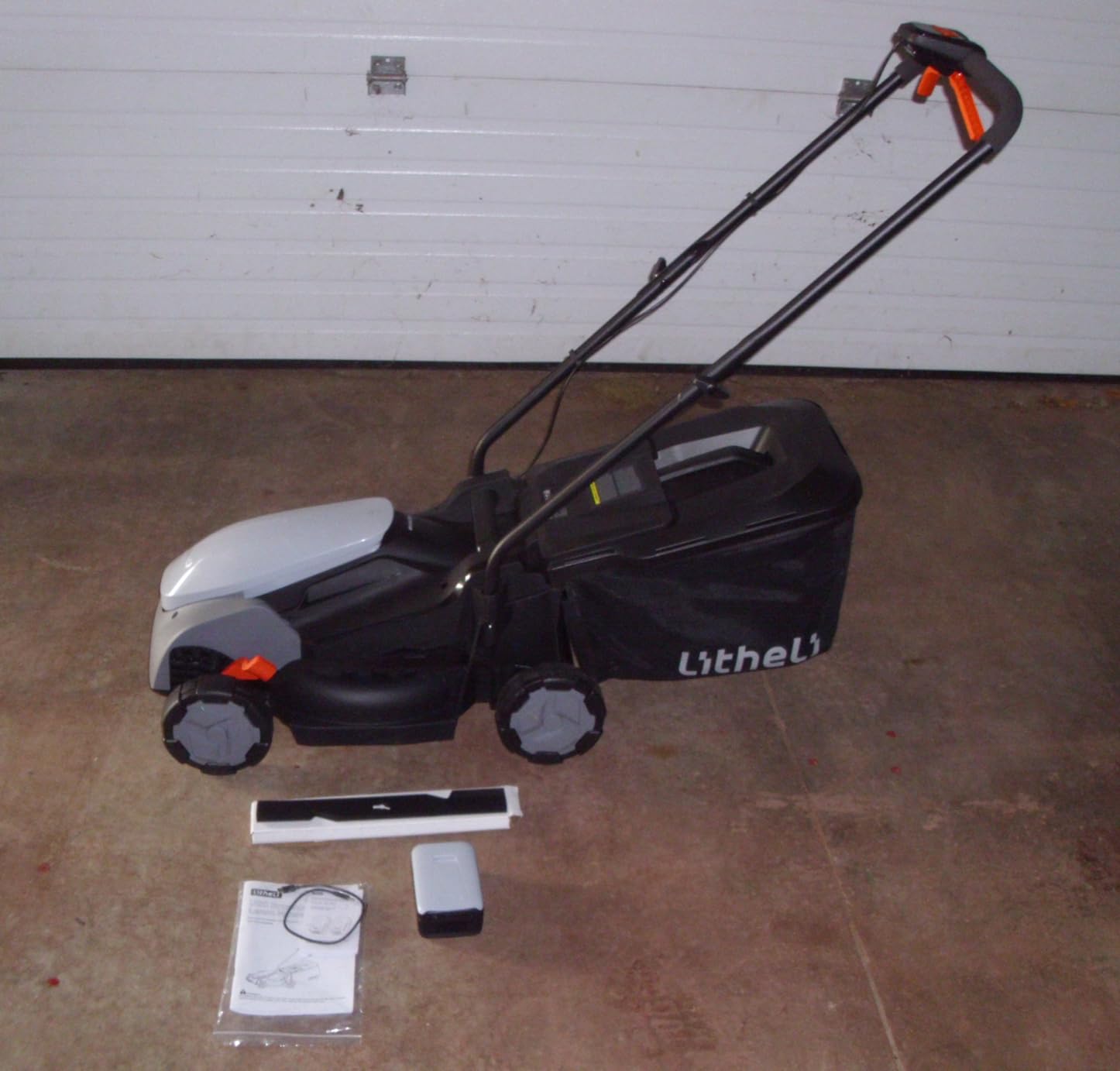 Litheli 14 Inch Cordless Lawn Mower, Brushless Battery Powered Push Mower with 5.0Ah Battery, 5-Position Height, 8-Gallon Bag, Lightweight Grass Cutter for Small to Mid-Sized Yards customer photo 2
