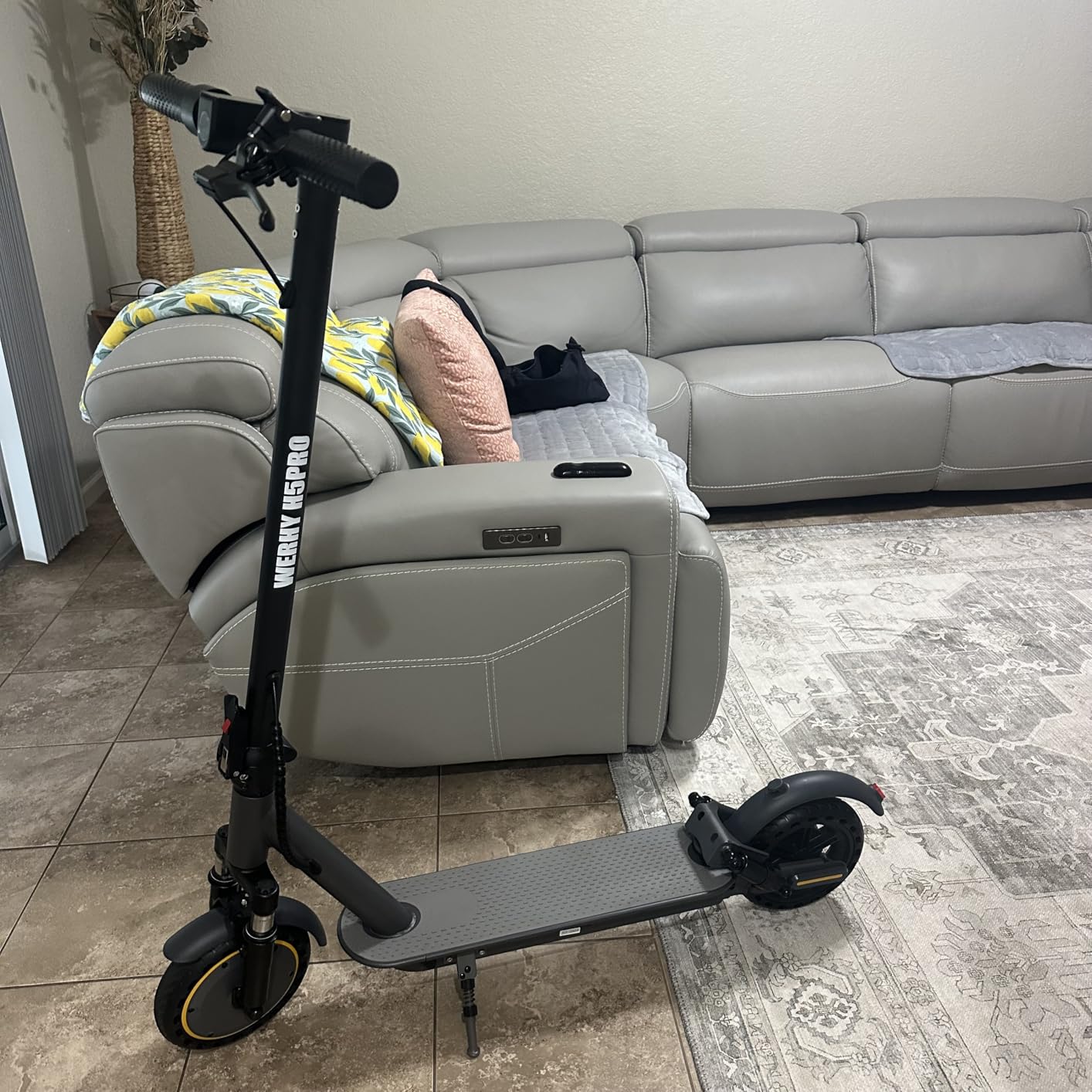 WERHY Electric Scooter, 500/300W Powerful Motor, 22/19 MPH Max Speed, 28-15 Miles Range, Lightweight Foldable Kick Scooter with Dual Braking Systems, Smart APP customer photo 1