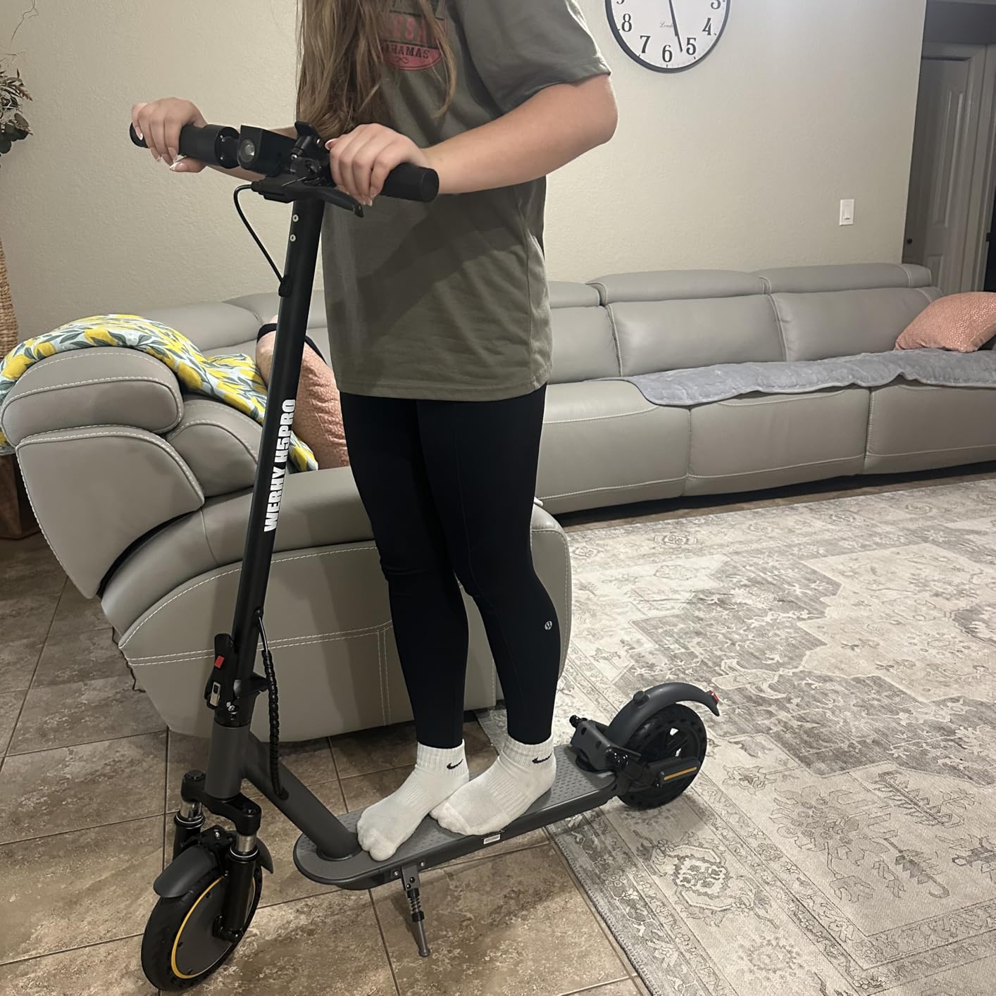 WERHY Electric Scooter, 500/300W Powerful Motor, 22/19 MPH Max Speed, 28-15 Miles Range, Lightweight Foldable Kick Scooter with Dual Braking Systems, Smart APP customer photo 2