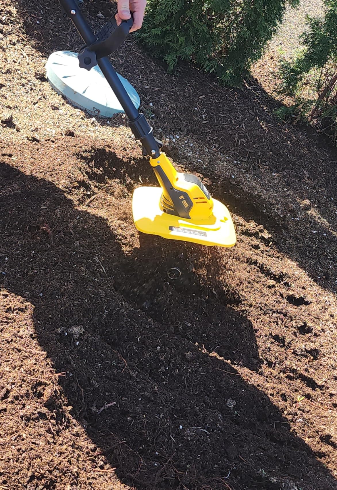 20V Cordless Garden Tiller Cultivator - Compatible with DeWalt 20V MAX Batteries, 9-in. Tilling Width & 7-in. Depth, 4 Steel Blades for Raised Beds and Flower Gardens, Battery Not Included customer photo 1