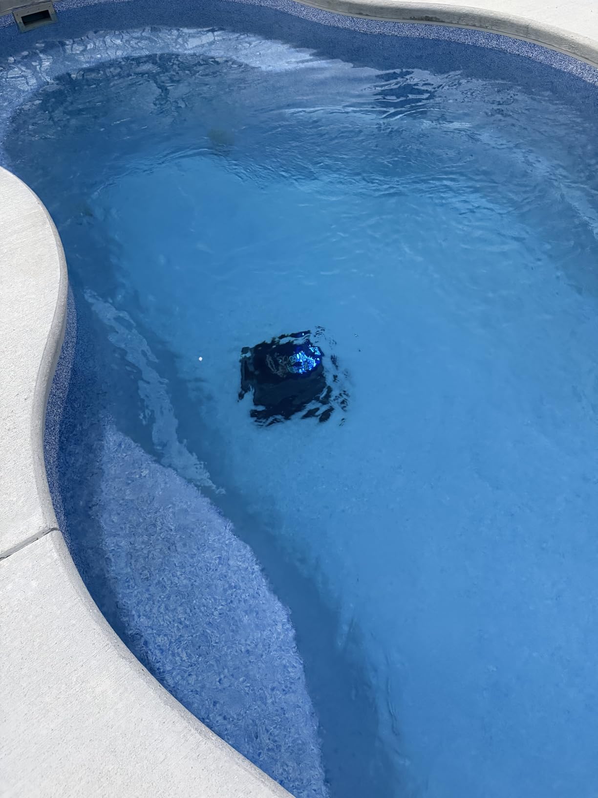 AIPER Scuba V3 AI Vision Cordless Robotic Pool Cleaner, 10x Faster Pool Cleaning with AI Patrol, 24/7 Auto Cleaning, Smart Waterline Parking & Multi-Layer Filtration, Gray customer photo 2