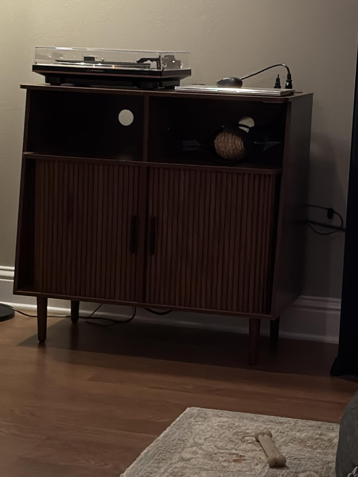 Record Player Stand with Vinyl Storage, Mid Century Modern Vinyl Storage Cabinet with Power Outlet and Sliding Doors, Holds Up to 350 Albums customer photo 1