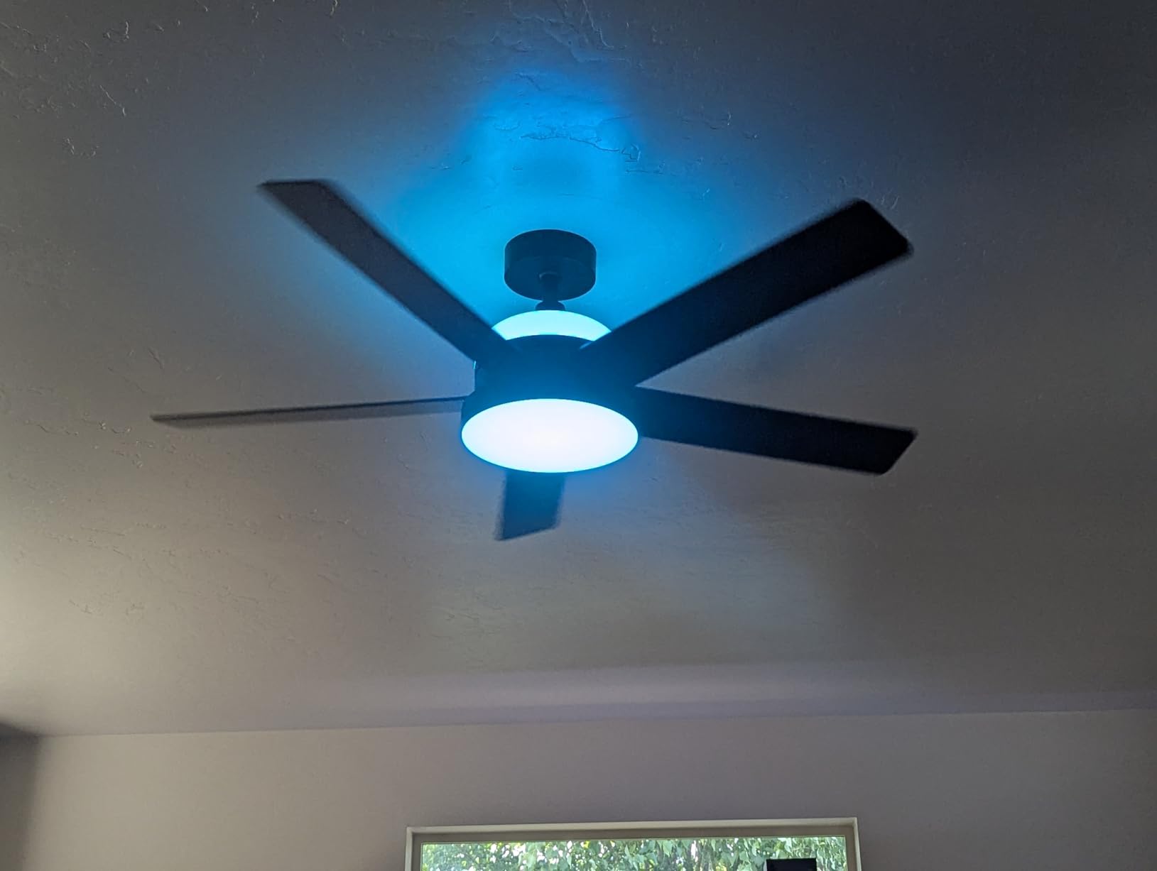 Govee Ceiling Fan with Lights, RGBIC Smart 52'' Low Profile Ceiling Fan with Lights and Remote, Reversible DC Motor, Dimmable, 2800lm, Ceiling Fan for Bedroom, Living Room, Black customer photo 1