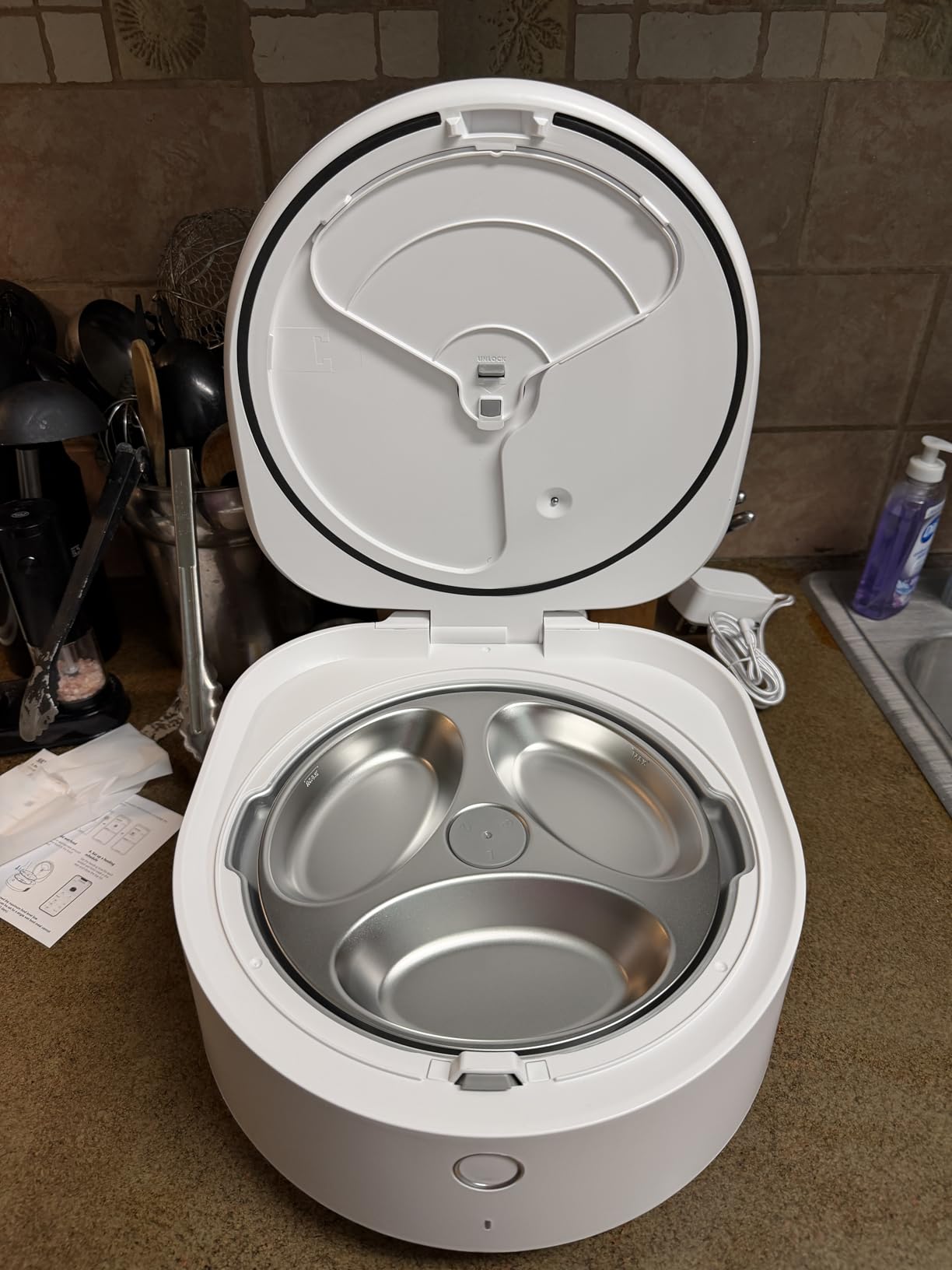 PETLIBRO Automatic Wet Food Cat Feeder 2026 New Version with Semiconductor Cooling, Refrigerated 3 Fresh Meals in 3 Days, App-Controlled Pet Food Dispenser, Stainless Steel Bowl, Easy to Clean customer photo 2