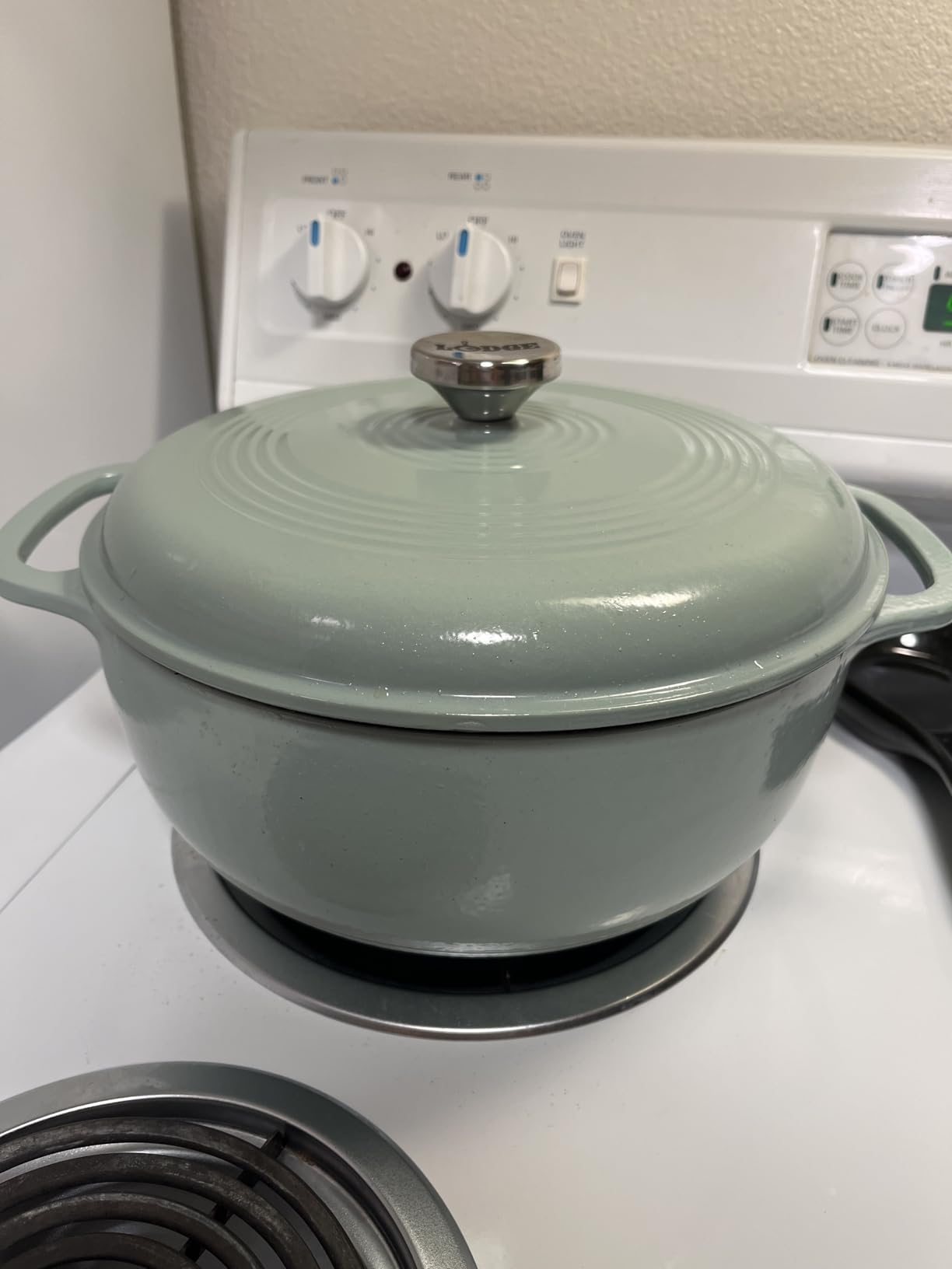 Lodge Essential Enamel Cast Iron Dutch Oven 6 Quarts - Perfect for Bread Baking, Braising, Marinating & Slow Cooking, Features Moisture-Sealing Lid & Dual Handles, Caribbean Blue customer photo 2