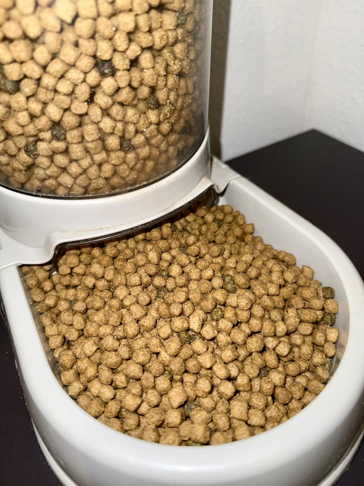Blue Buffalo Tastefuls Chicken & Brown Rice Recipe Dry Indoor Cat Food for Adult Cats, Real Chicken First, Deliciously Healthy Natural Cat Food, Supports Digestive Care and Coat Health, 15 lbs. customer photo 2