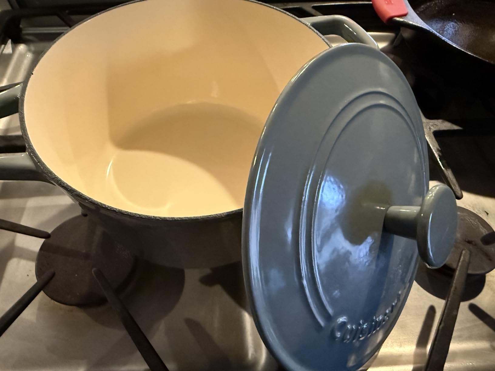 Cuisinart Chef's Classic Enameled Cast Iron Dutch Oven with Lid, Porcelain Enameled Interior, Oven Safe, Induction Compatible, 7-Quart, Round, Provencial Blue customer photo 2