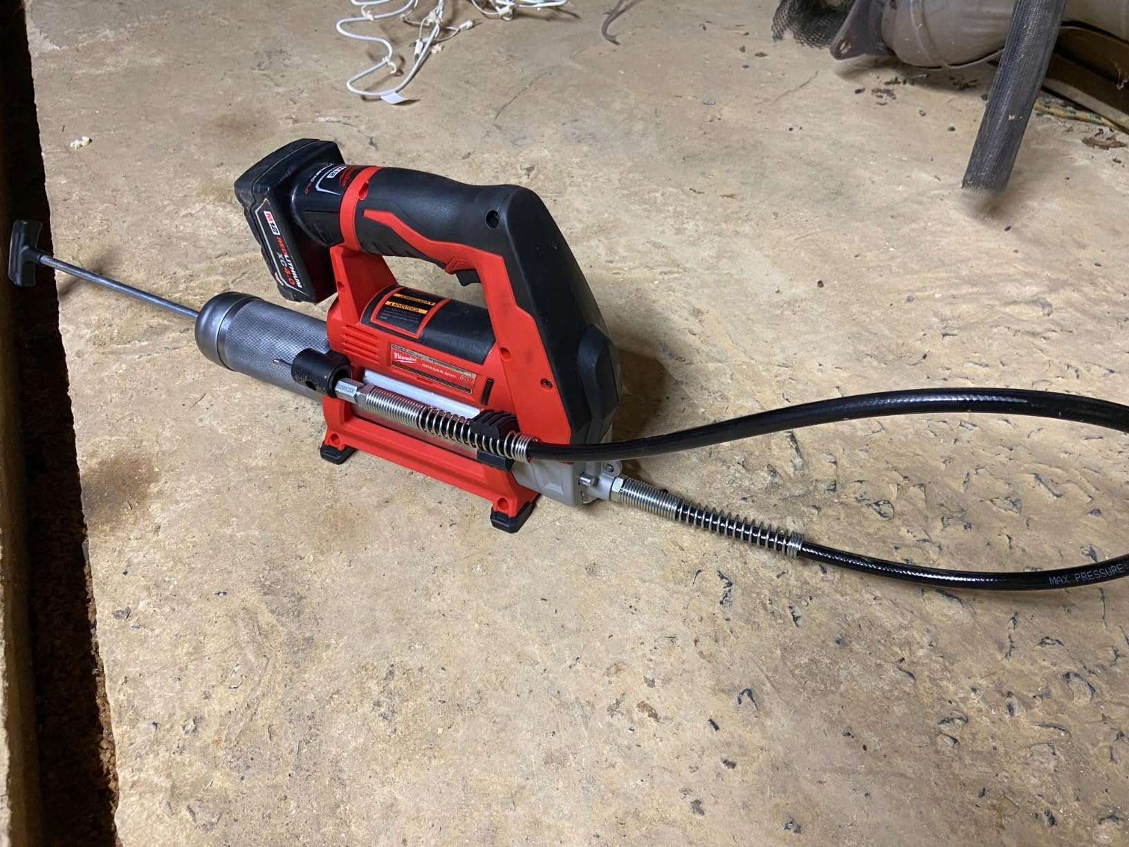Milwaukee 2446-20 M12 12-Volt Cordless Grease Gun (Tool Only, No Battery) customer photo 2