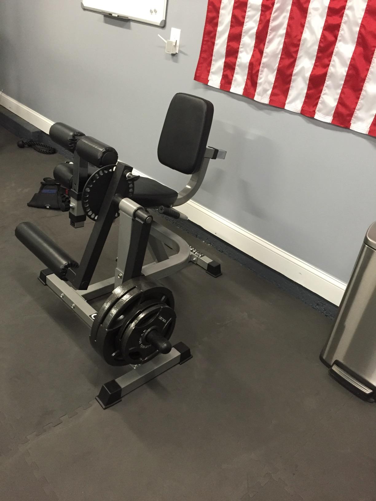 Valor Fitness Leg Extension and Leg Curl Machine - Adjustable - 8 Thigh, 6 Back Positions - Plate Loaded Max 150 lbs - Home Gym Equipment Lower Body Workout customer photo 2