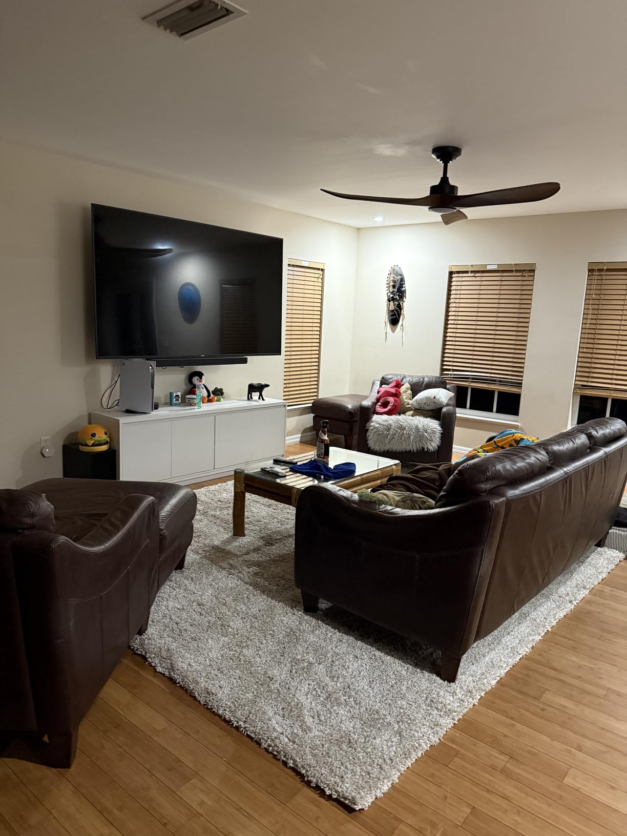 SAFAVIEH Area Rug 8x10 - California Shag Collection - Large - Beige, Non-Shedding & Easy to Clean, Ultra Plush Thick Pile, Ideal for Living Room, Bedroom, Dining Space (SG151-1313) customer photo 1
