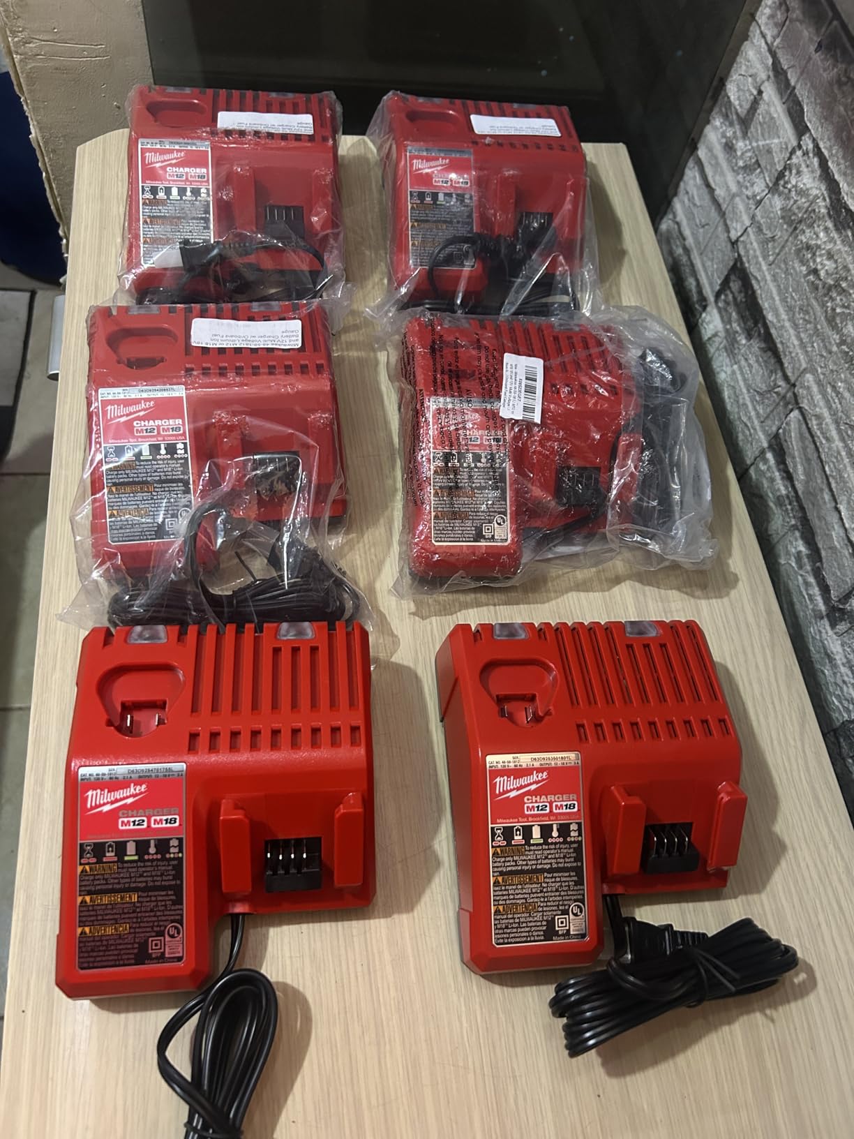 Milwaukee 48-59-1812 M12 or M18 18V and 12V Multi Voltage Lithium Ion Battery Charger w/ Onboard Fuel Gauge customer photo 1