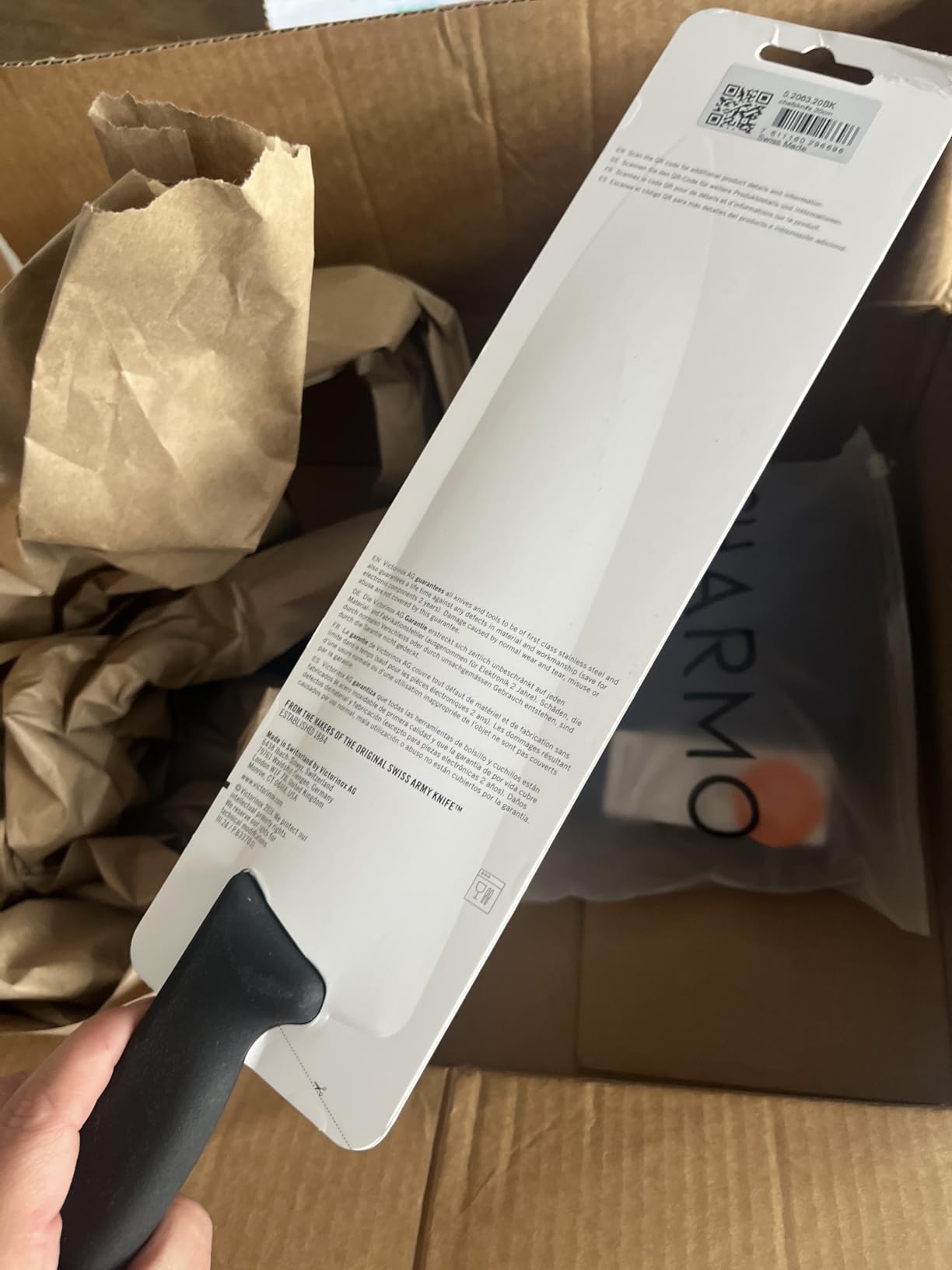 Victorinox Fibrox Pro Chef's Knife, 8 Inch - Swiss Army Kitchen Knife, High Carbon Stainless Steel Blade, Non-Slip Fibrox Handle, Dishwasher Safe, Black customer photo 1