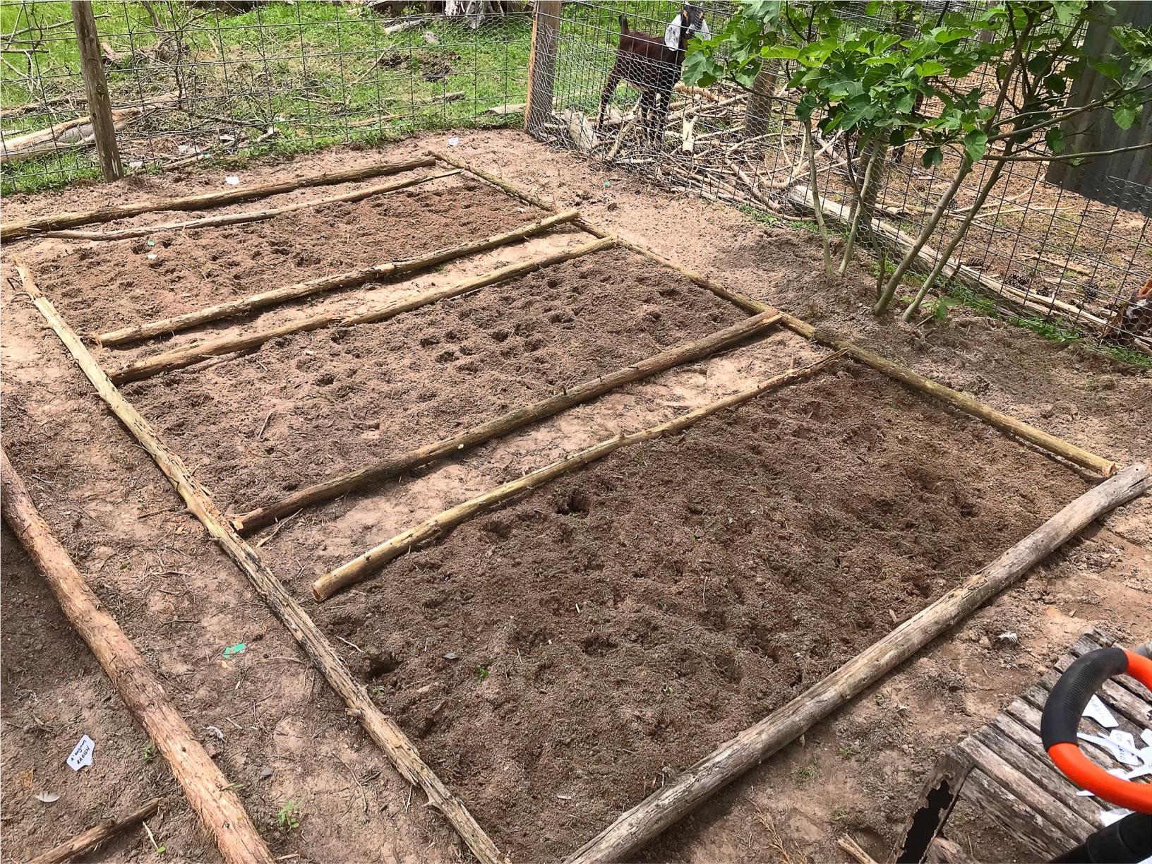 BLACK+DECKER 20V MAX* POWERCONNECT Cordless Garden Tiller Kit, Tool Only (LGC120B) customer photo 1