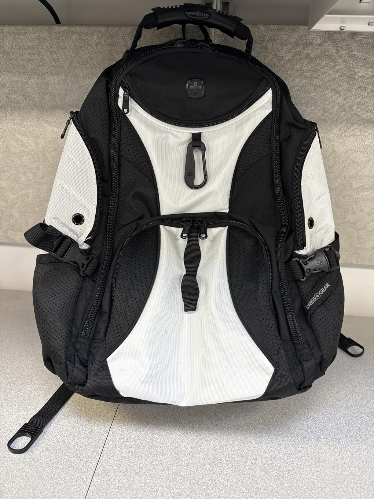 SWISSGEAR 1900 ScanSmart TSA Laptop Backpack Fits 17 Inch Laptop with RFID Protection and Tablet Pocket, Grey/Black, 19-Inch customer photo 1