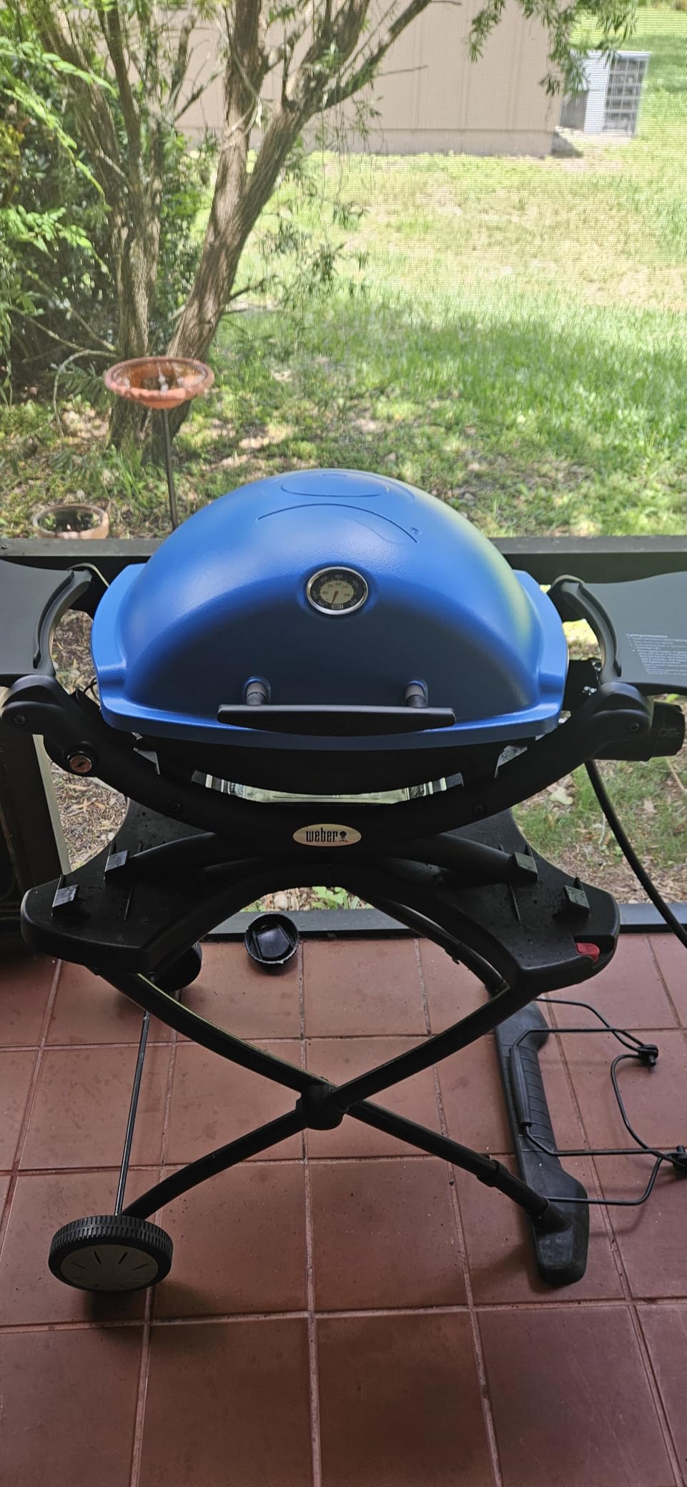 Weber Q1200 Liquid Propane Portable Gas Grill, Titanium - 1-Burner Travel and Camping Grill with Cast-Iron Grates & Electronic Ignition (8,500 BTU Burner) customer photo 1