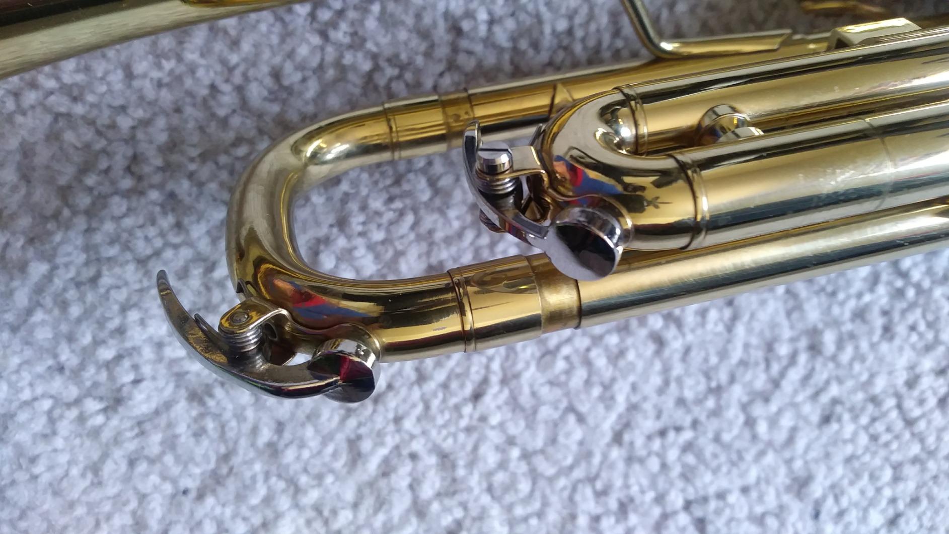Bb Standard Trumpet Set for Beginners - Brass Trumpet Instrument with Hard Case, 7C Mouthpiece, Valve Oil, Cleaning Cloth, Maintenance kit and Gloves (Gold) customer photo 1