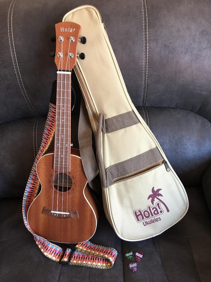 Hola! Music Concert Ukulele Bundle, Deluxe Series (Model HM-124MG+), Bundle Includes: 24 Inch Mahogany Ukulele with Aquila Nylgut Strings Installed, Padded Gig Bag, Strap and Picks customer photo 1