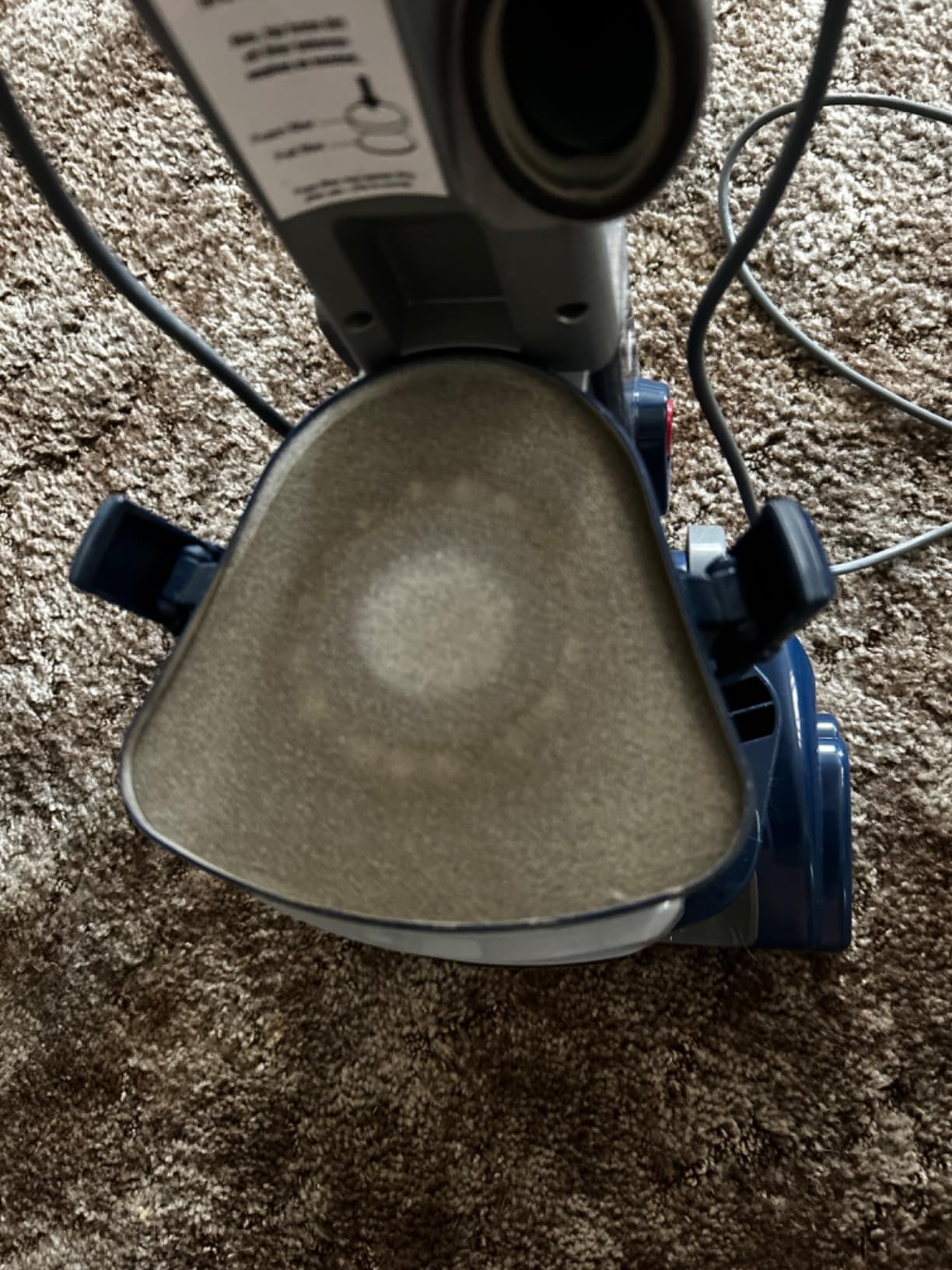 Shark Upright Vacuum Cleaner | Navigator Lift-Away Deluxe | Pet Hair, Carpet & Hard Floor Cleaning | Upholstery & Crevice Tool | HEPA Filter | Swivel Steering | Large Dust Cup Capacity | Blue | NV360 customer photo 2