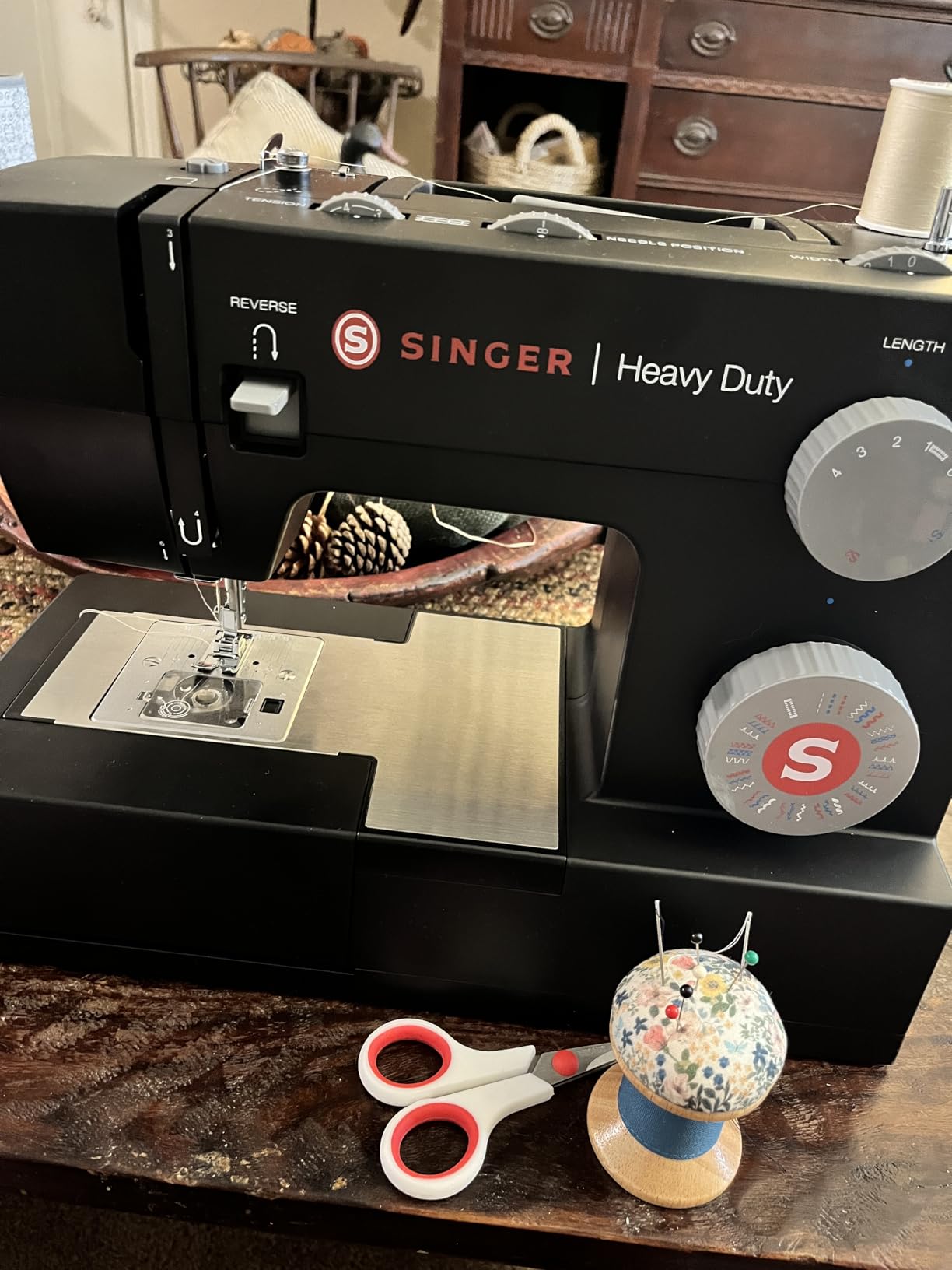 SINGER Heavy Duty 4432 High Speed Sewing Machine, 32 Built-In Stitches, 110 Stitch Applications, 50% More Power for Thick Fabrics, 1100 Stitches/Min, 1-Step Buttonhole customer photo 2